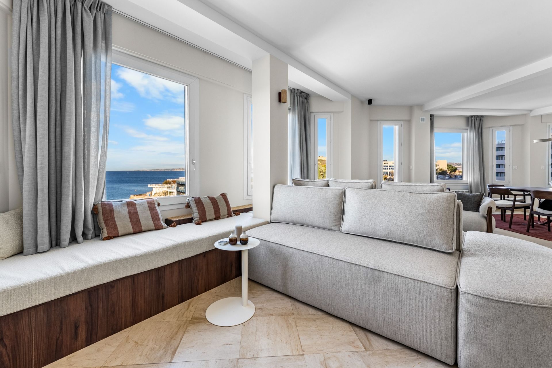 luxury apartment 5 Rooms for rent on MARSEILLE (13007)