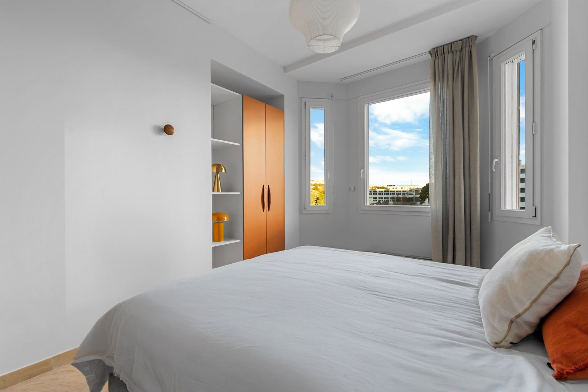 luxury apartment 5 Rooms for rent on MARSEILLE (13007)