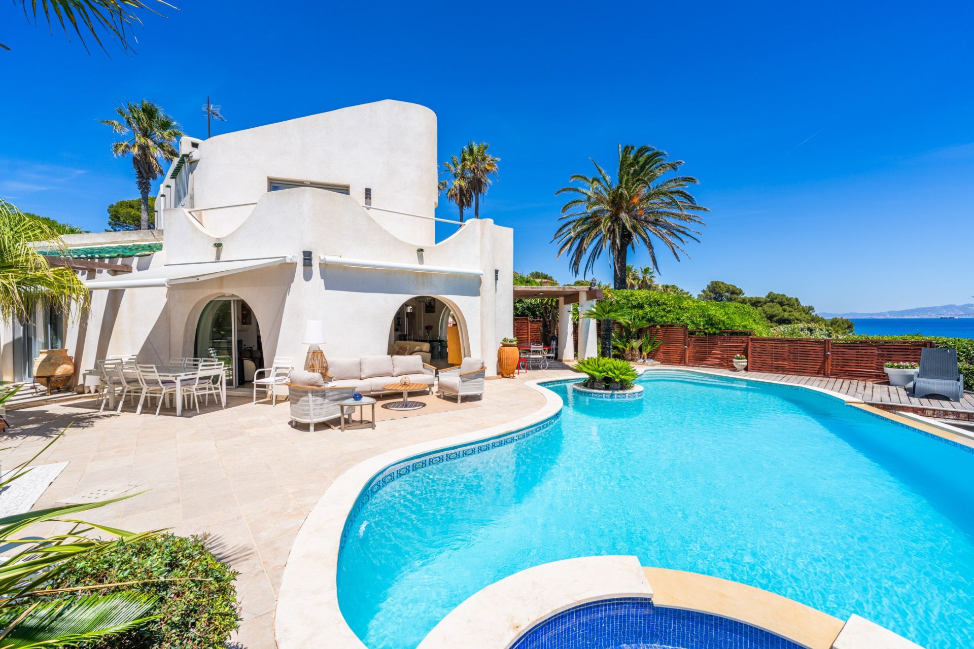 villa de luxe 9 Pièces en vente sur CARRY LE ROUET (13620)