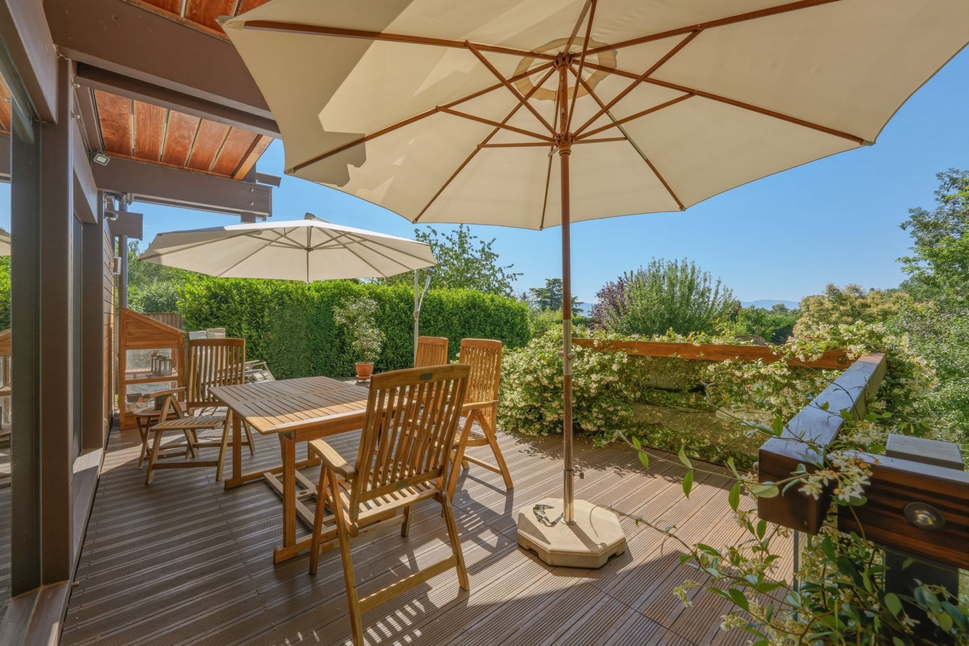 luxury house 10 Rooms for sale on DIVONNE LES BAINS (01220)