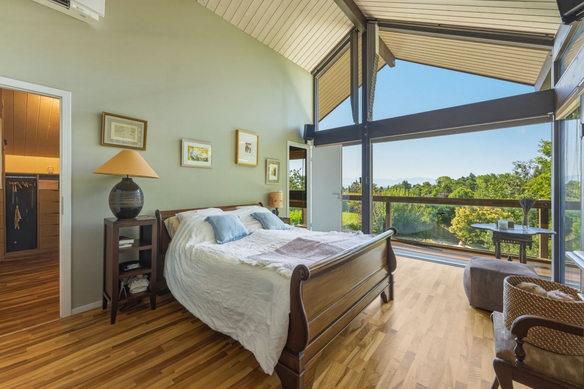 luxury house 10 Rooms for sale on DIVONNE LES BAINS (01220)