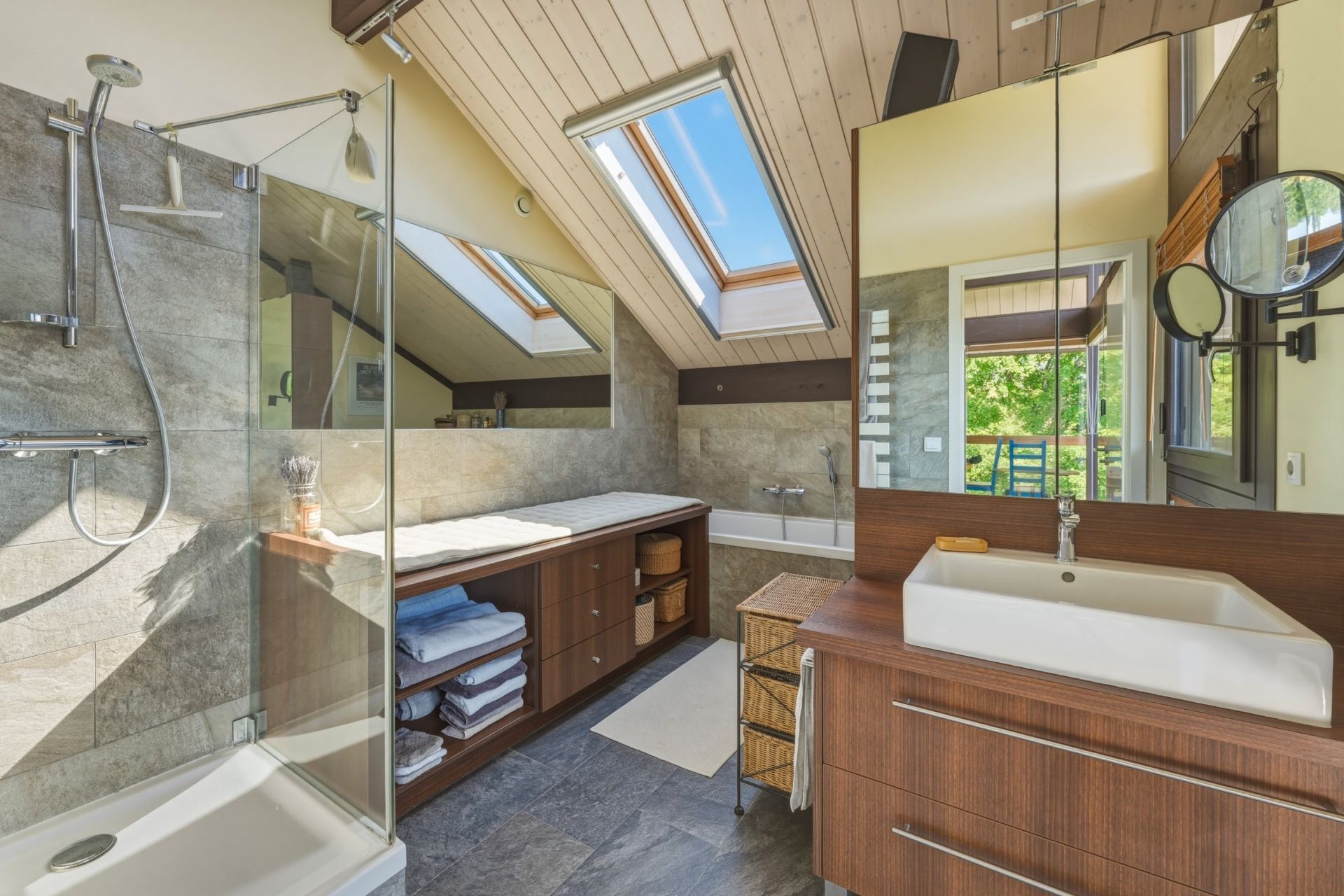 luxury house 10 Rooms for sale on DIVONNE LES BAINS (01220)