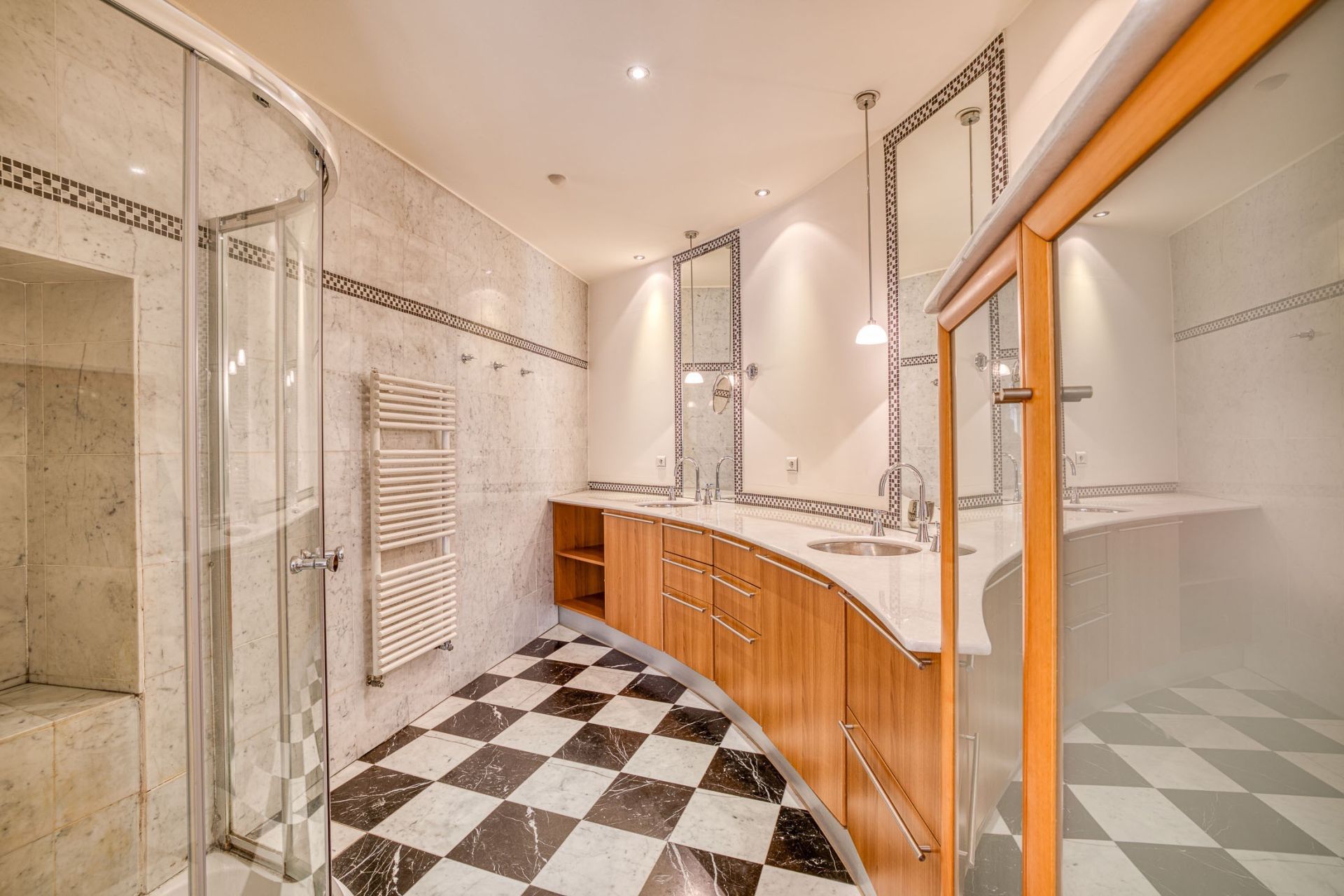 luxury apartment 6 Rooms for sale on ANNECY (74000)