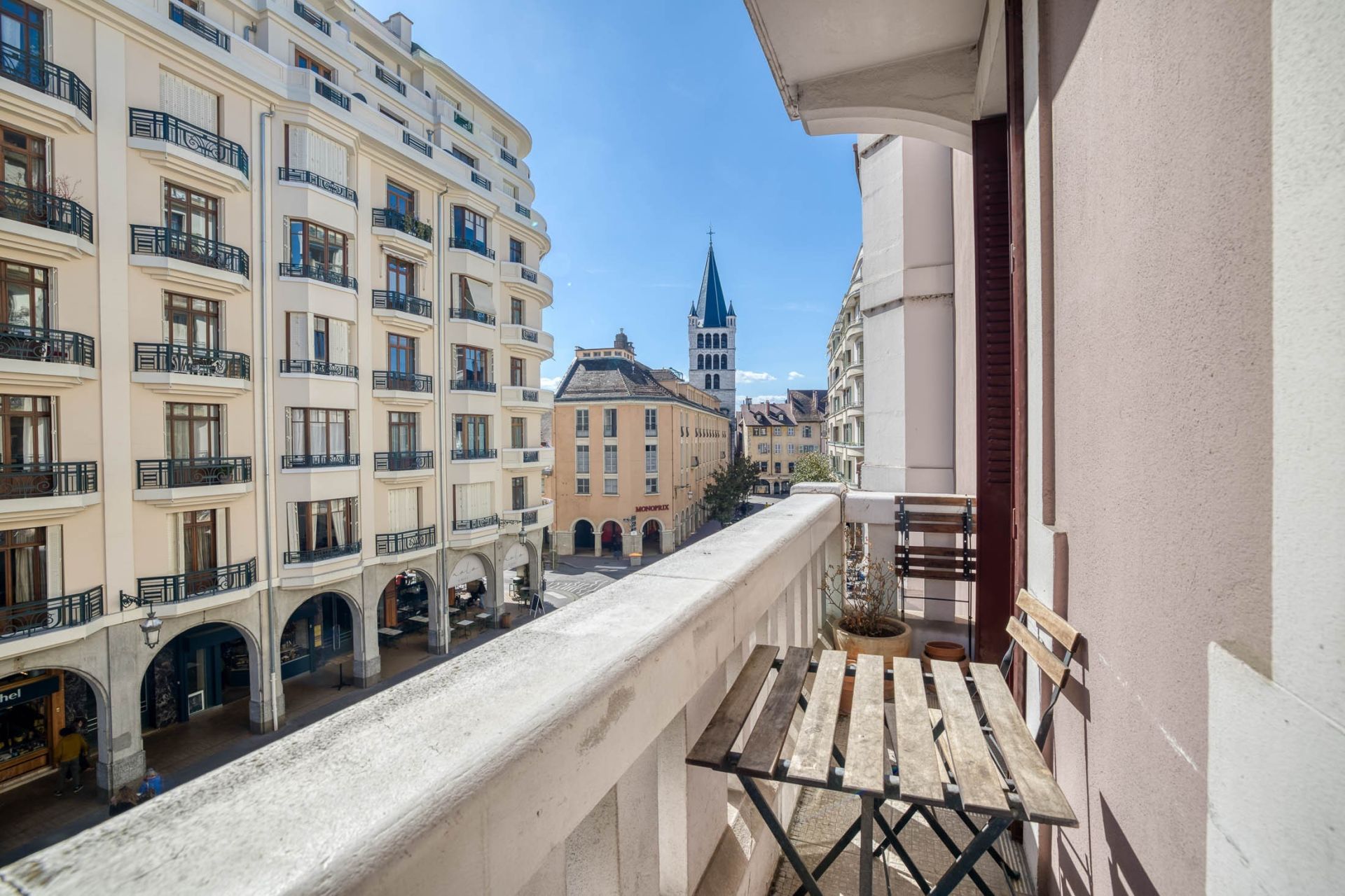 luxury apartment 6 Rooms for sale on ANNECY (74000)