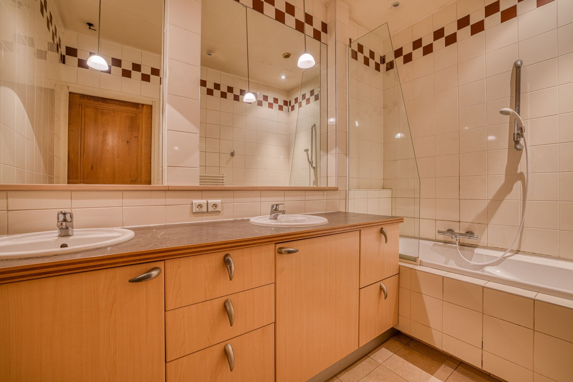 luxury apartment 6 Rooms for sale on ANNECY (74000)