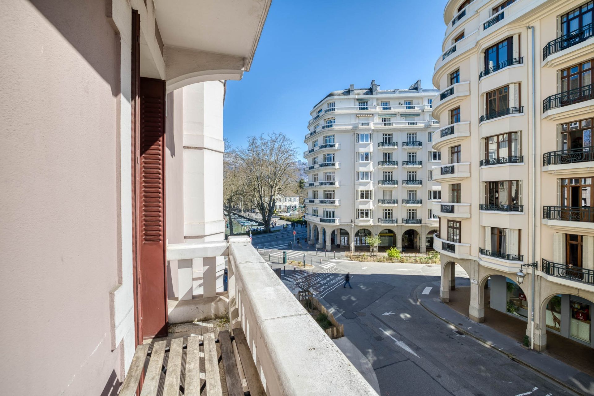 luxury apartment 6 Rooms for sale on ANNECY (74000)
