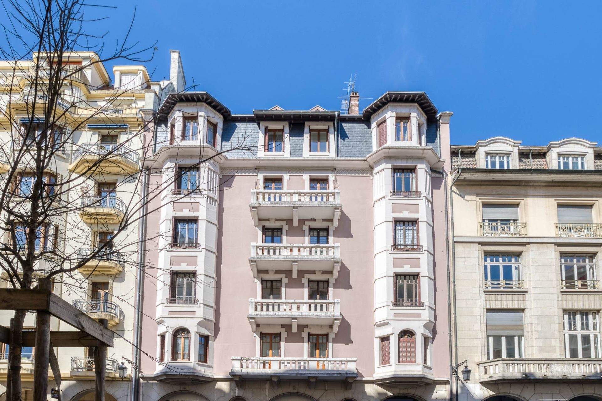 luxury apartment 6 Rooms for sale on ANNECY (74000)