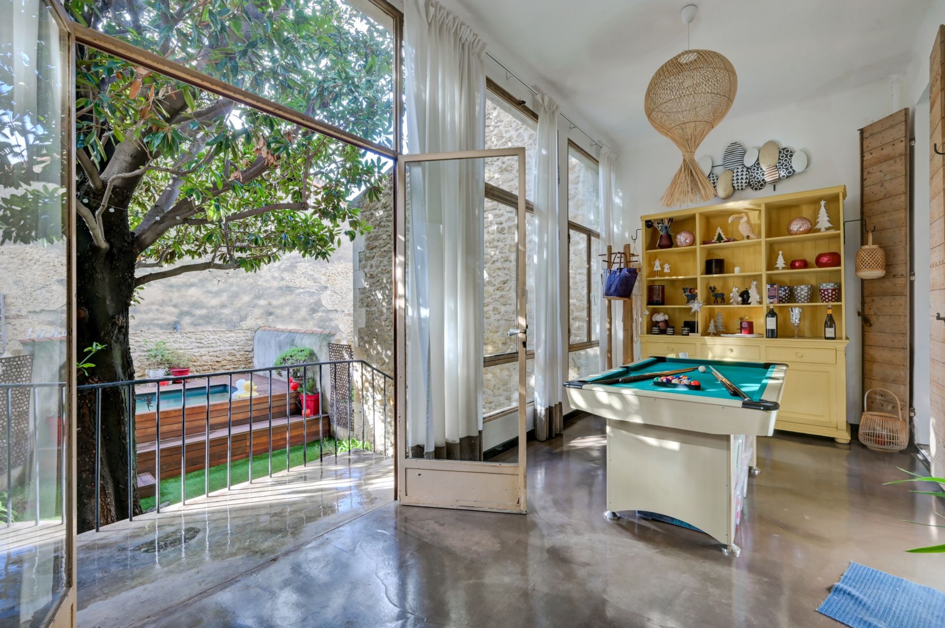 luxury house 6 Rooms for sale on SALON DE PROVENCE (13300)