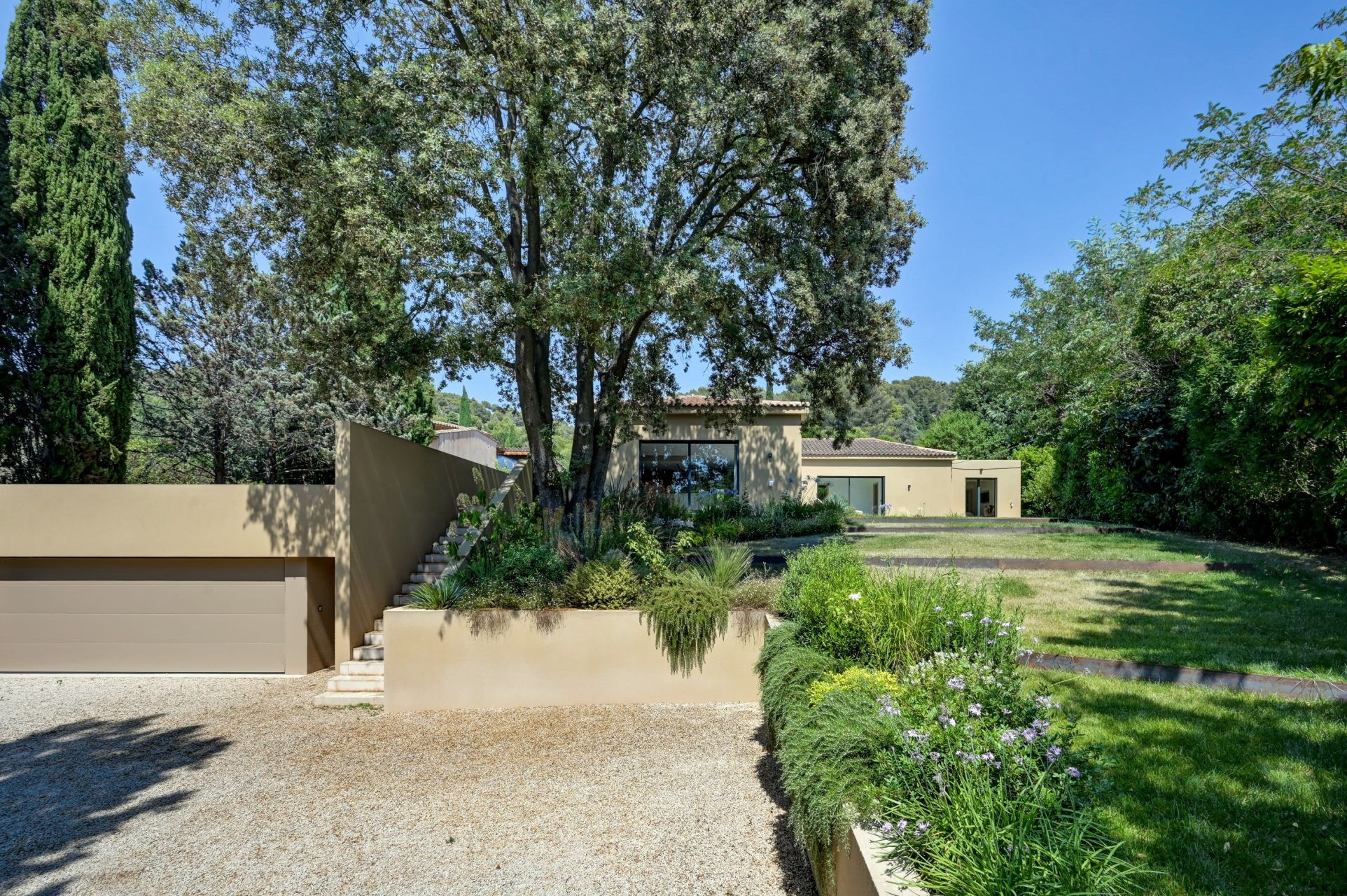 luxury house 7 Rooms for sale on AIX EN PROVENCE (13100)