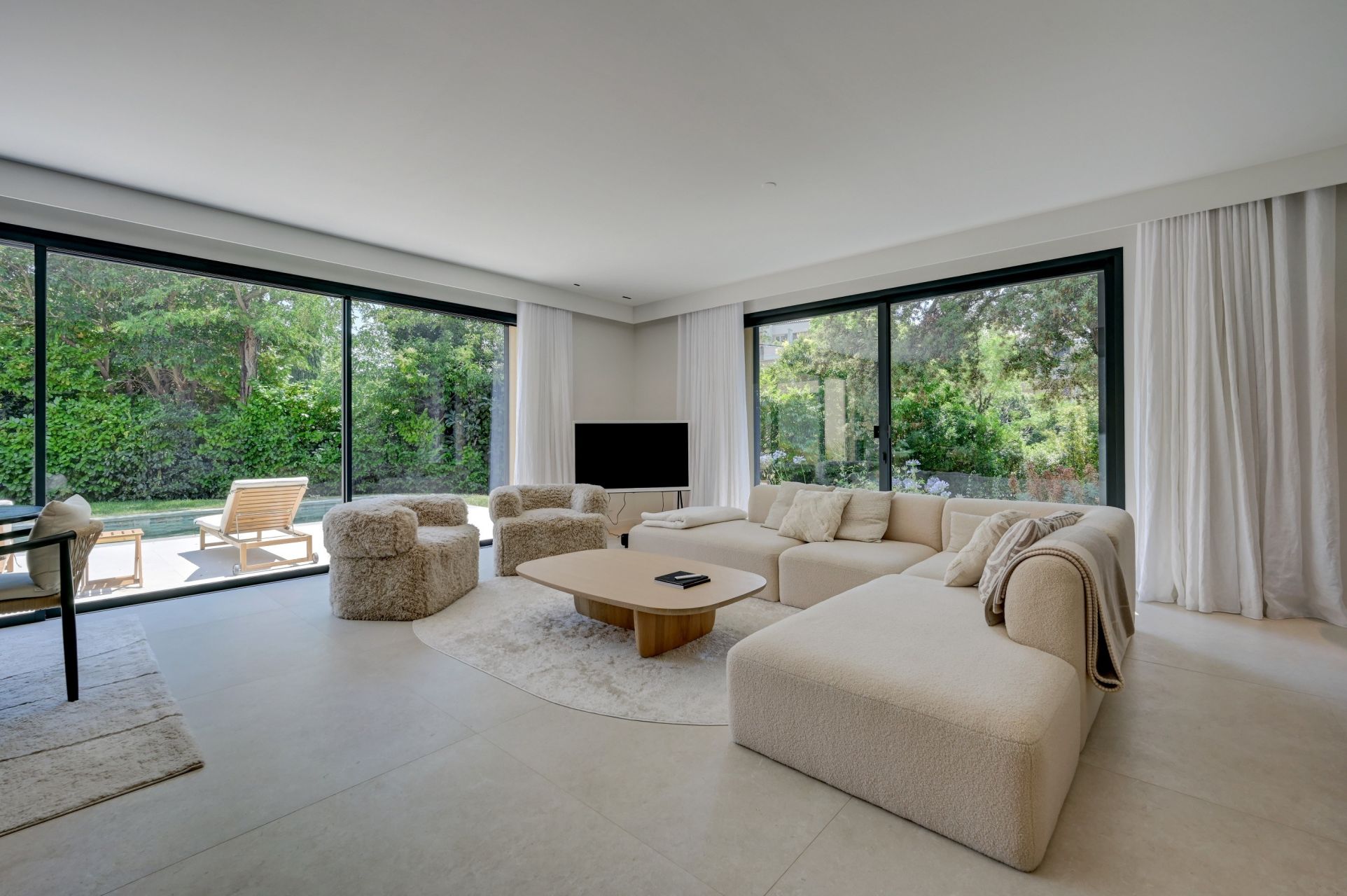 luxury house 7 Rooms for sale on AIX EN PROVENCE (13100)