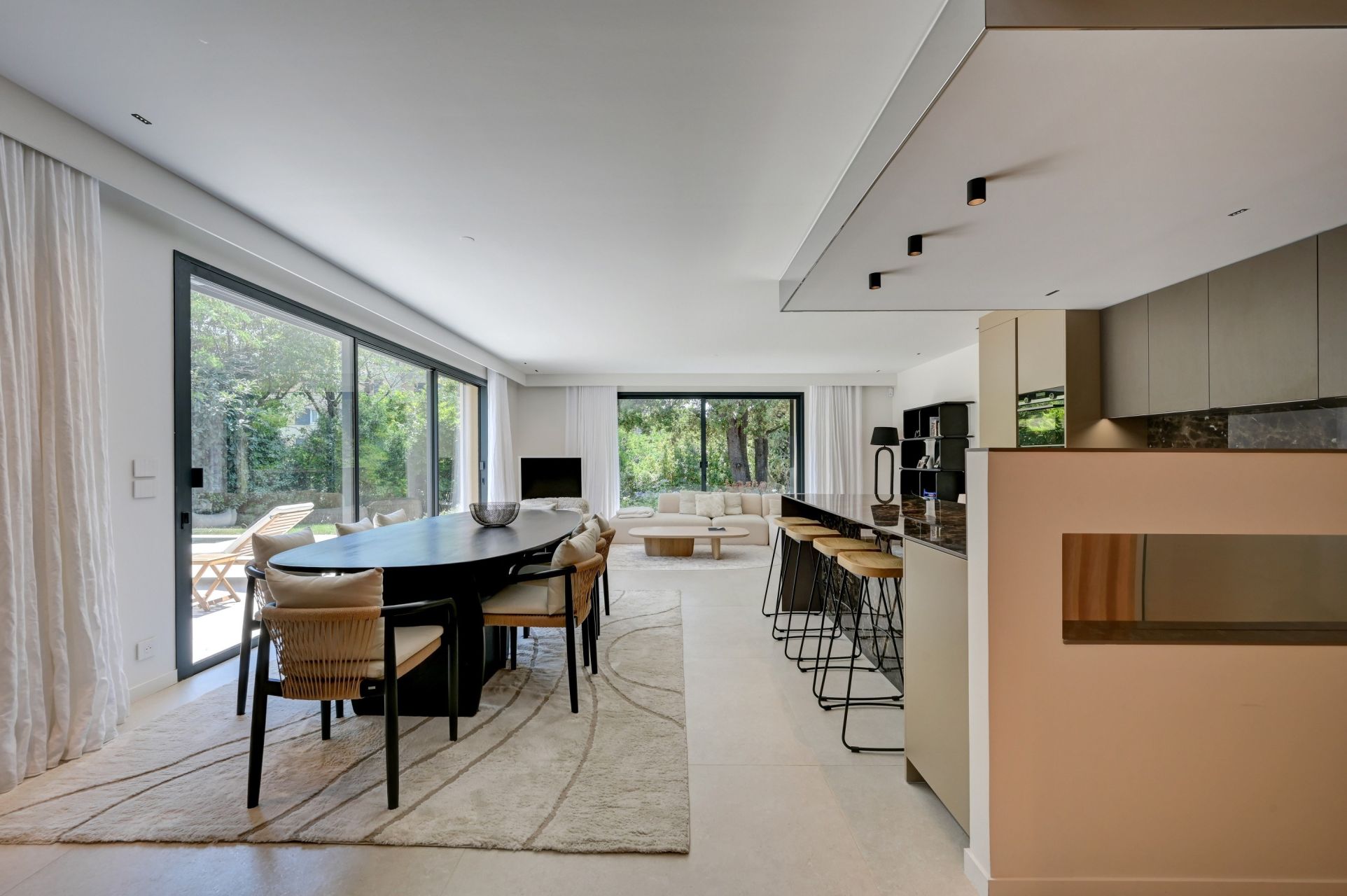 luxury house 7 Rooms for sale on AIX EN PROVENCE (13100)