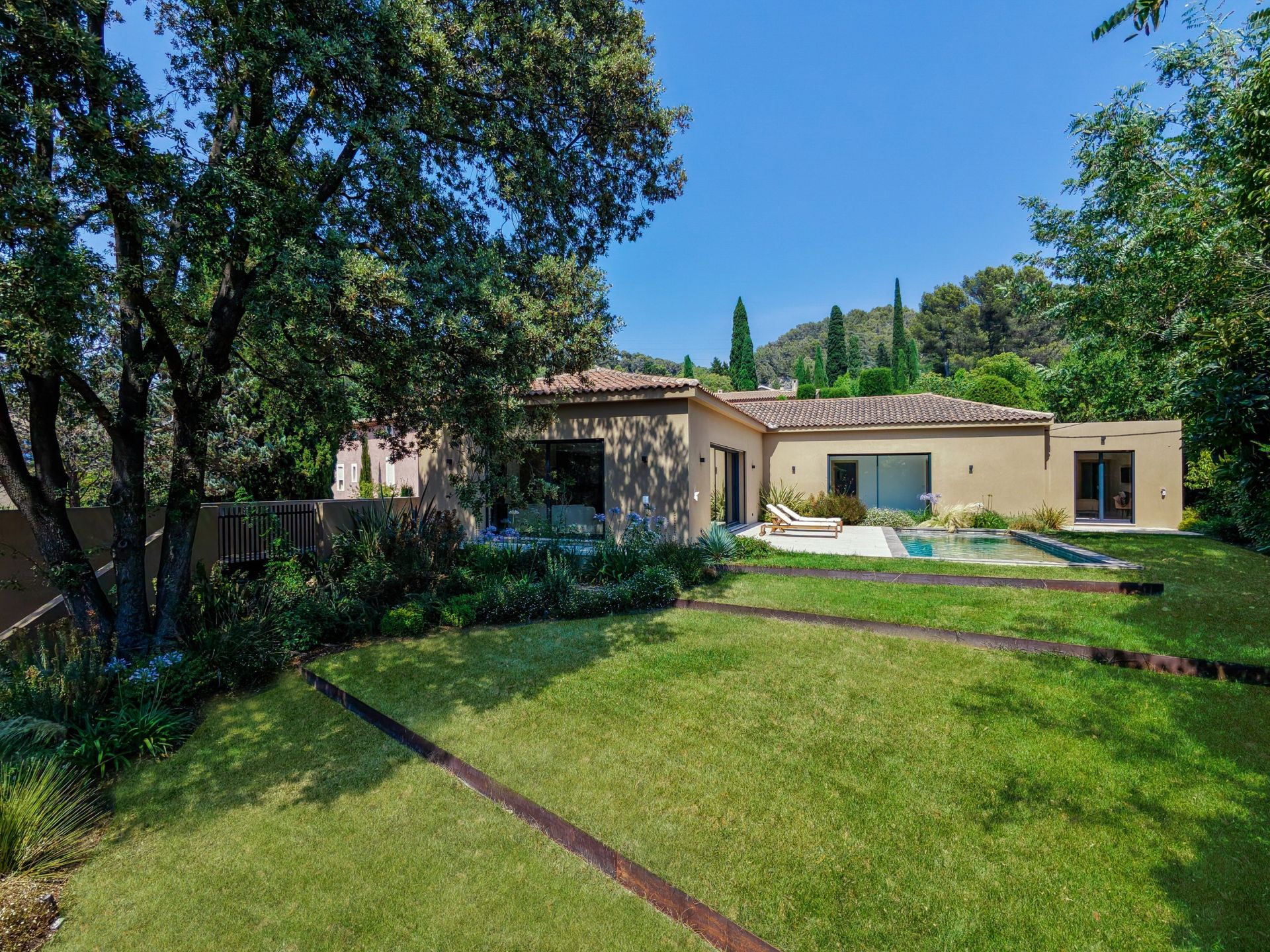 luxury house 7 Rooms for sale on AIX EN PROVENCE (13100)