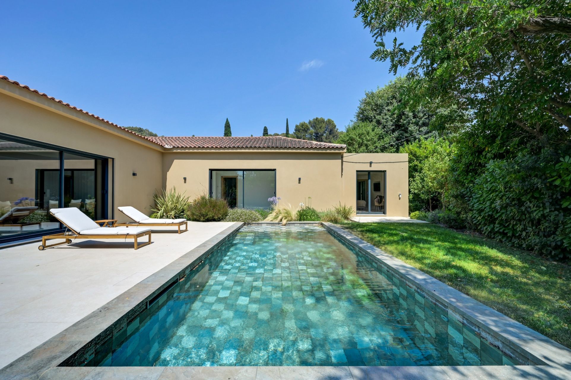 luxury house 7 Rooms for sale on AIX EN PROVENCE (13100)