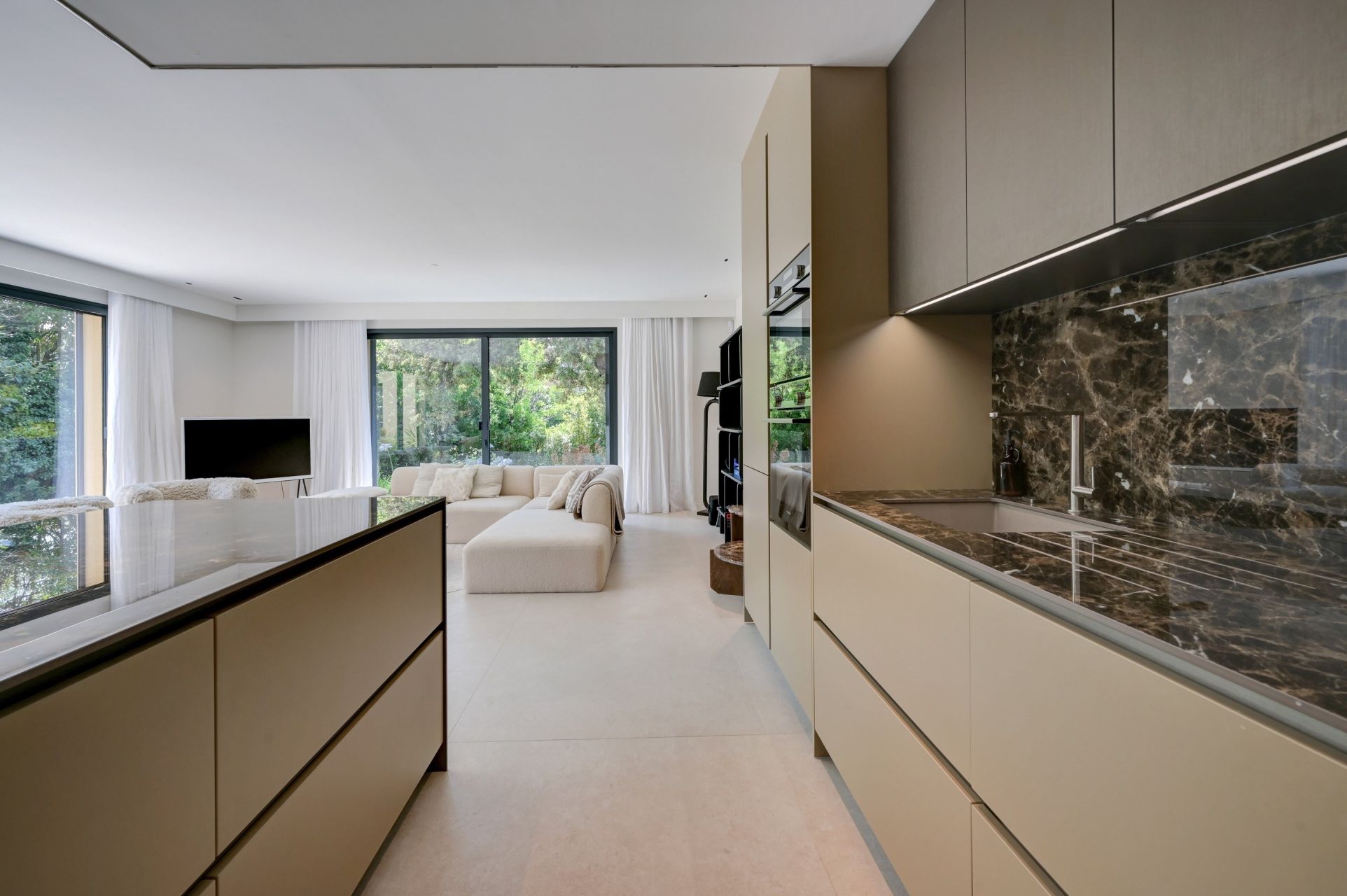luxury house 7 Rooms for sale on AIX EN PROVENCE (13100)