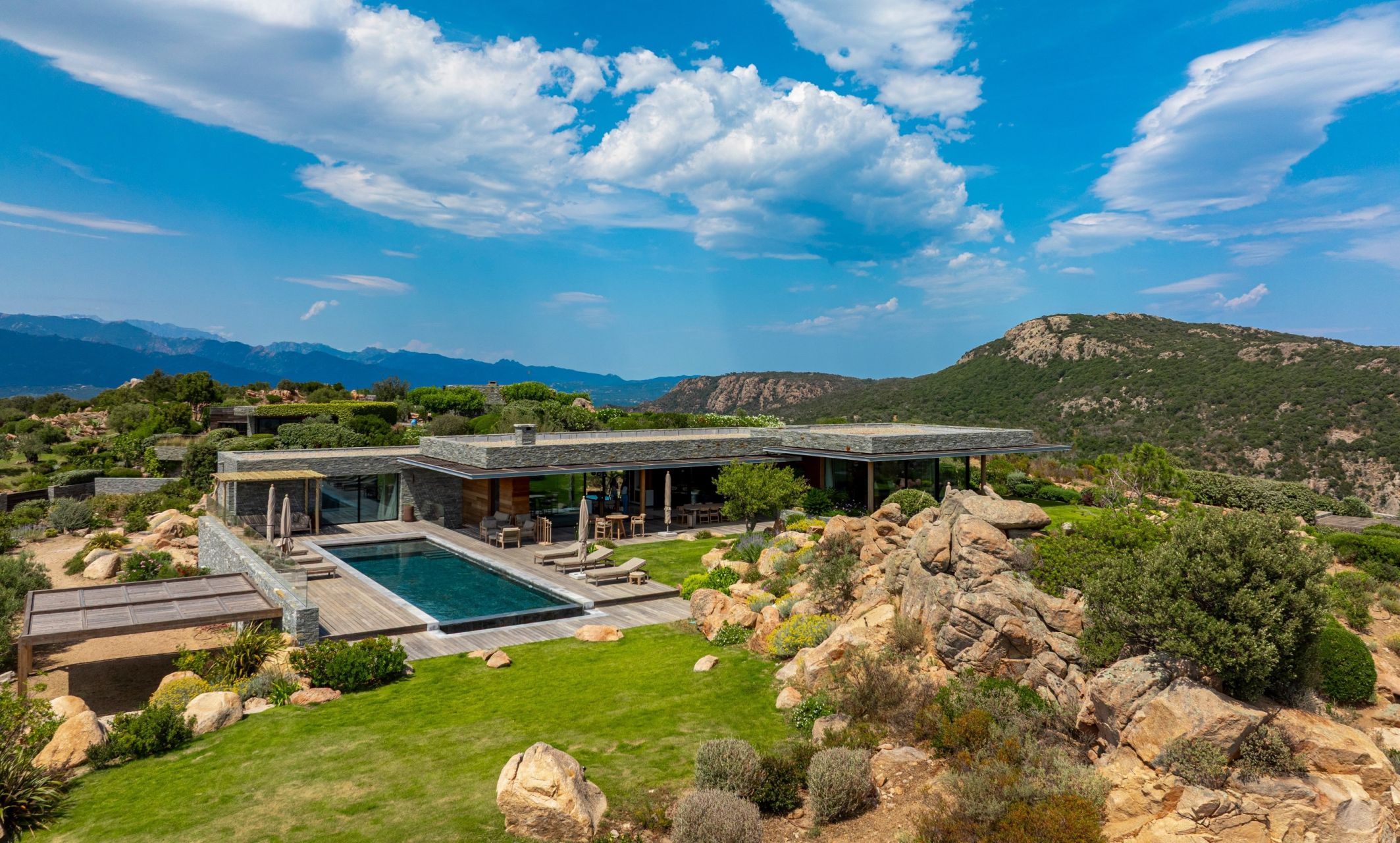 villa de luxe 7 Pièces en location saisonnière sur PORTO VECCHIO (20137)