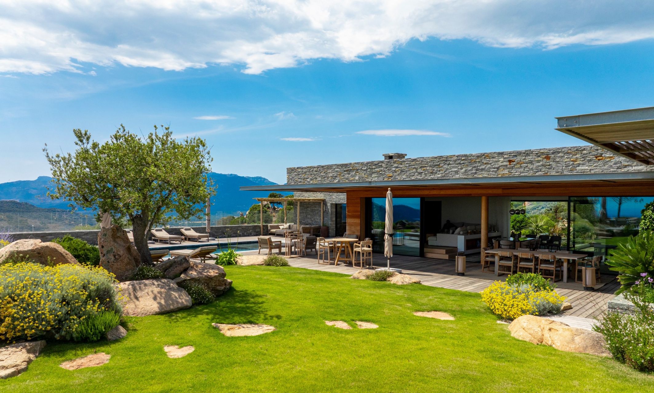 villa de luxe 7 Pièces en location saisonnière sur PORTO VECCHIO (20137)