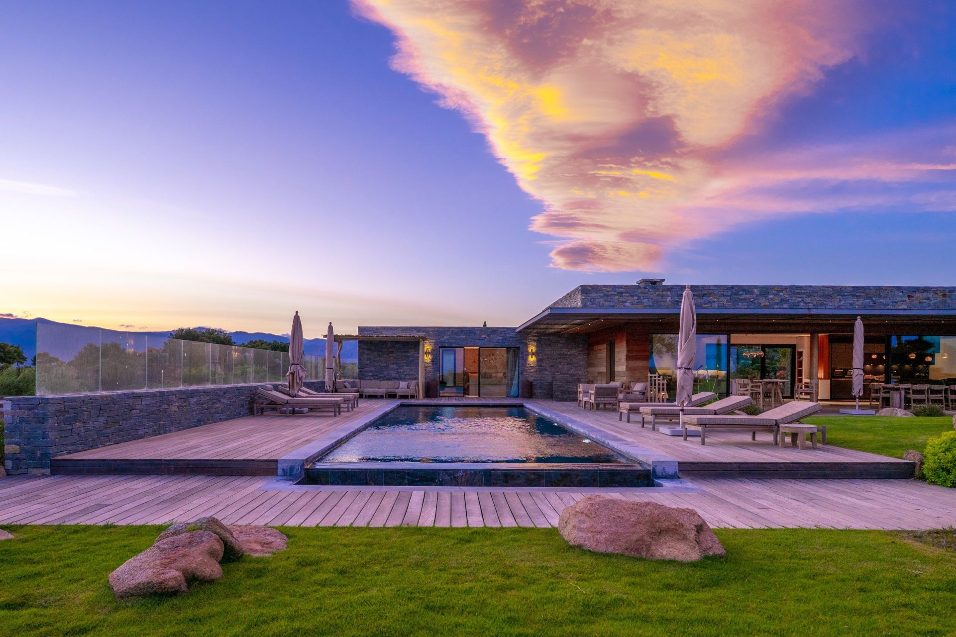 villa de luxe 7 Pièces en location saisonnière sur PORTO VECCHIO (20137)