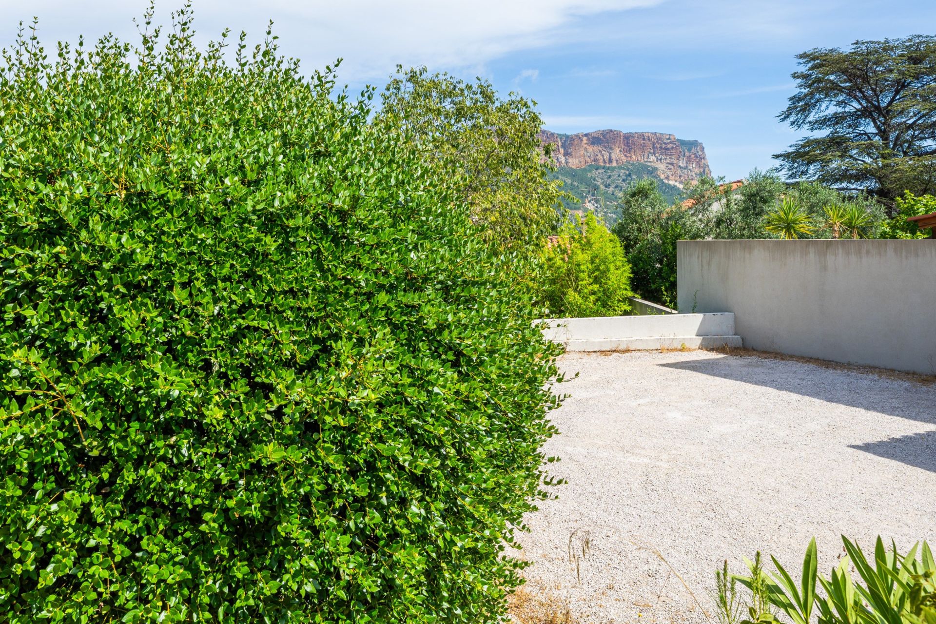 luxury house 5 Rooms for rent on CASSIS (13260)