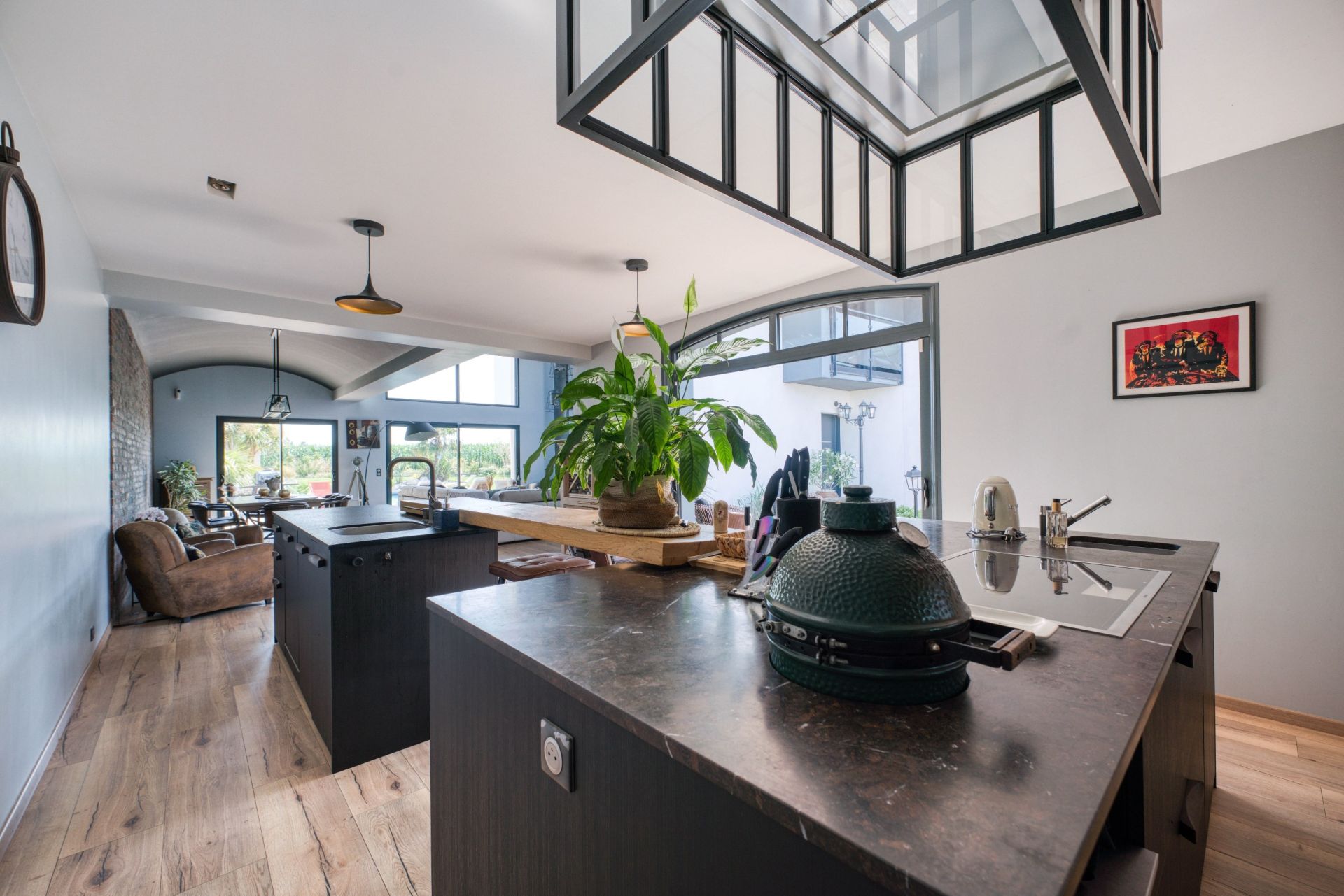 luxury house 10 Rooms for sale on LA ROCHELLE (17000)