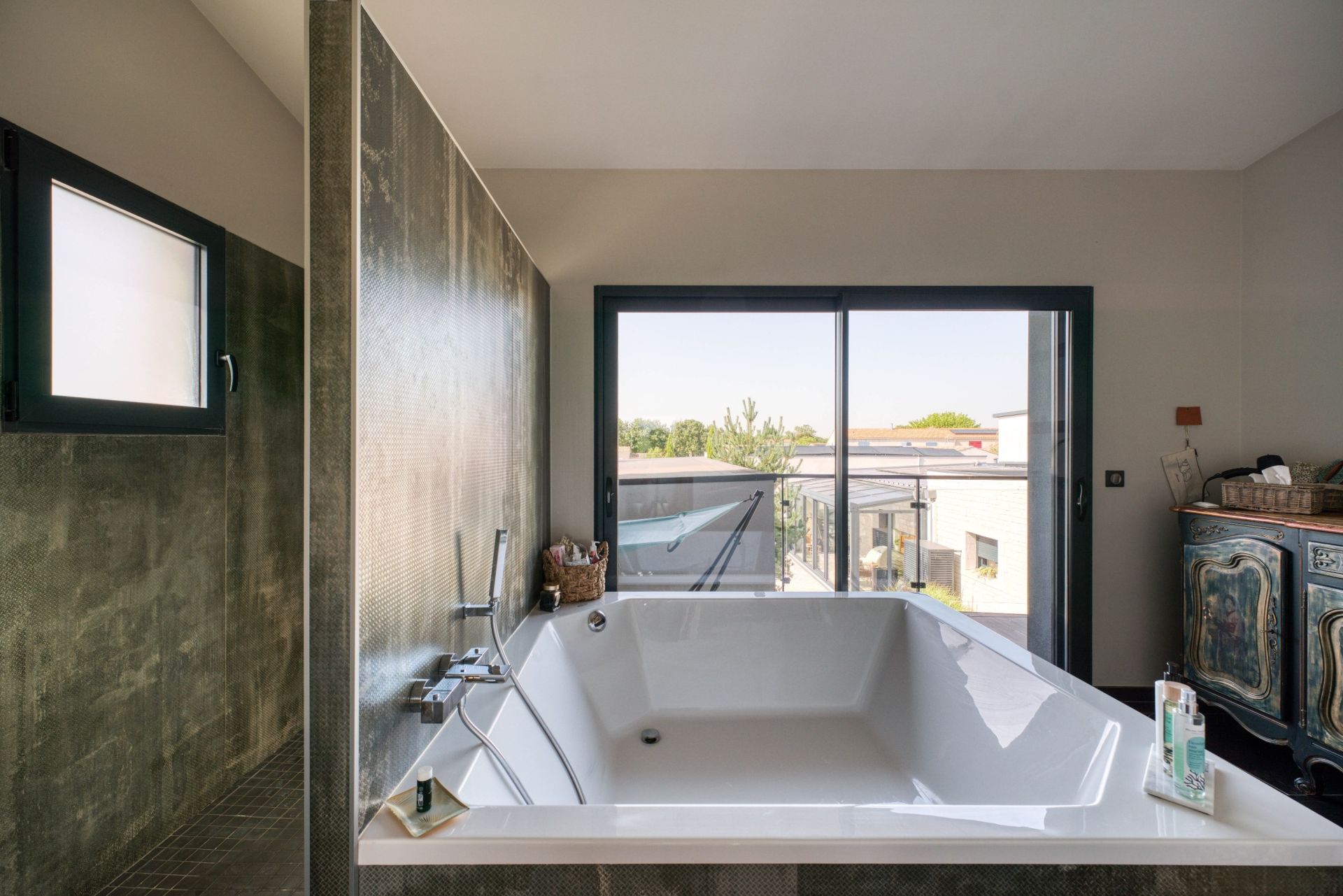 luxury house 10 Rooms for sale on LA ROCHELLE (17000)