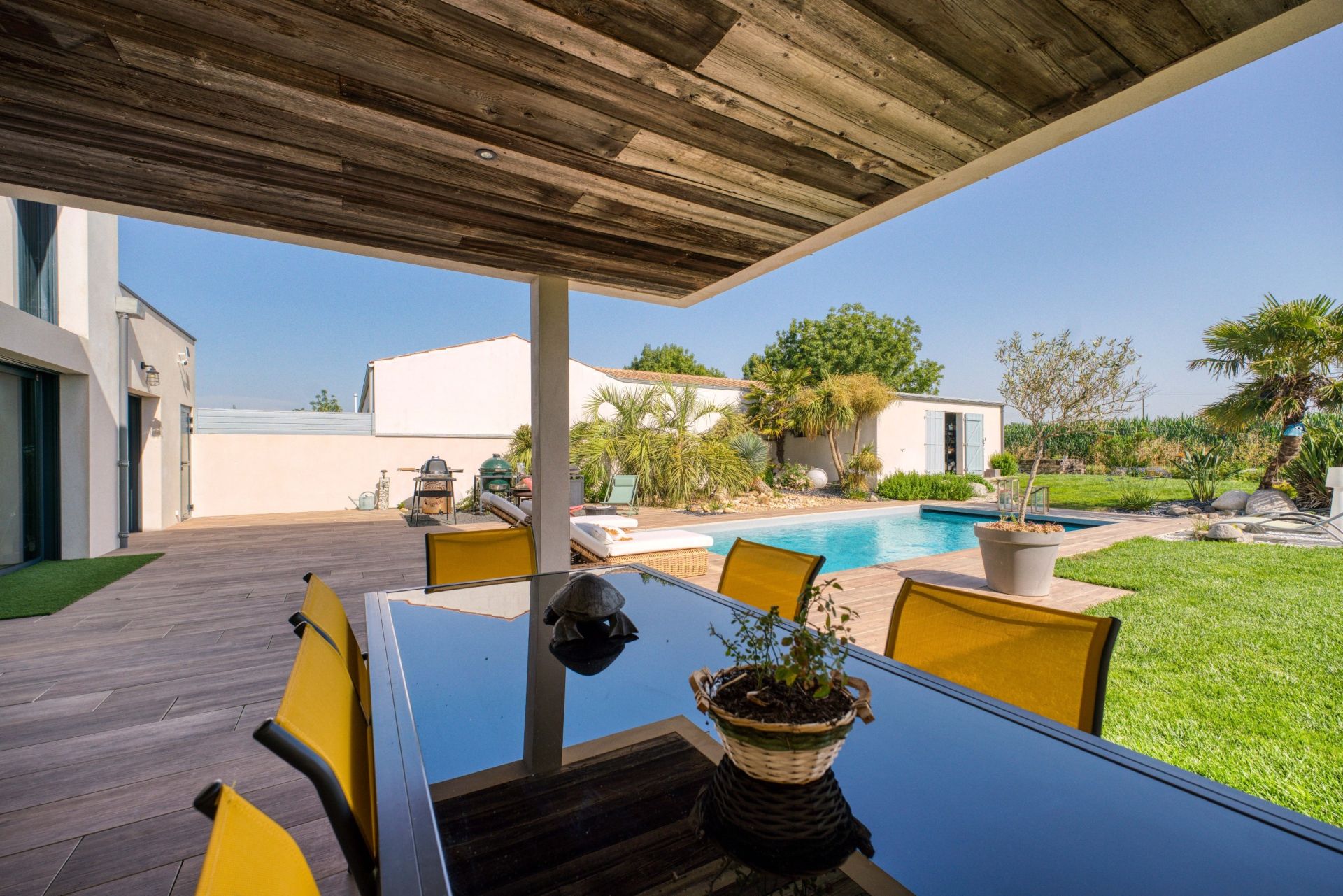 luxury house 10 Rooms for sale on LA ROCHELLE (17000)