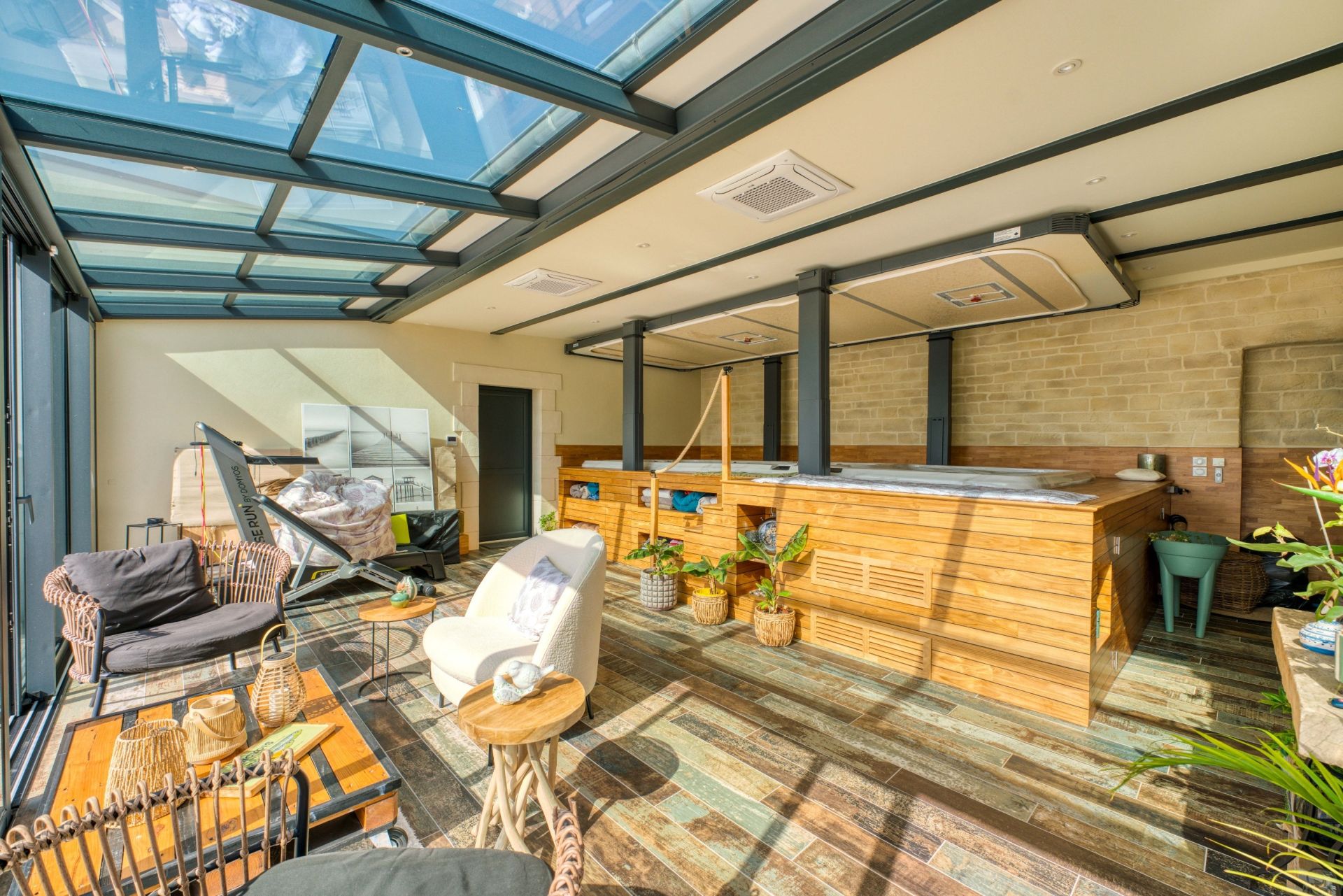 luxury house 10 Rooms for sale on LA ROCHELLE (17000)