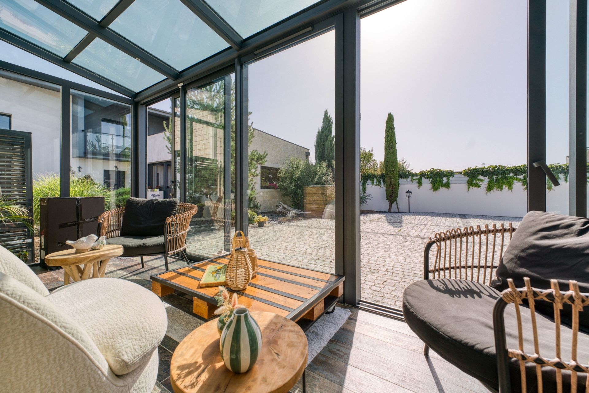 luxury house 10 Rooms for sale on LA ROCHELLE (17000)