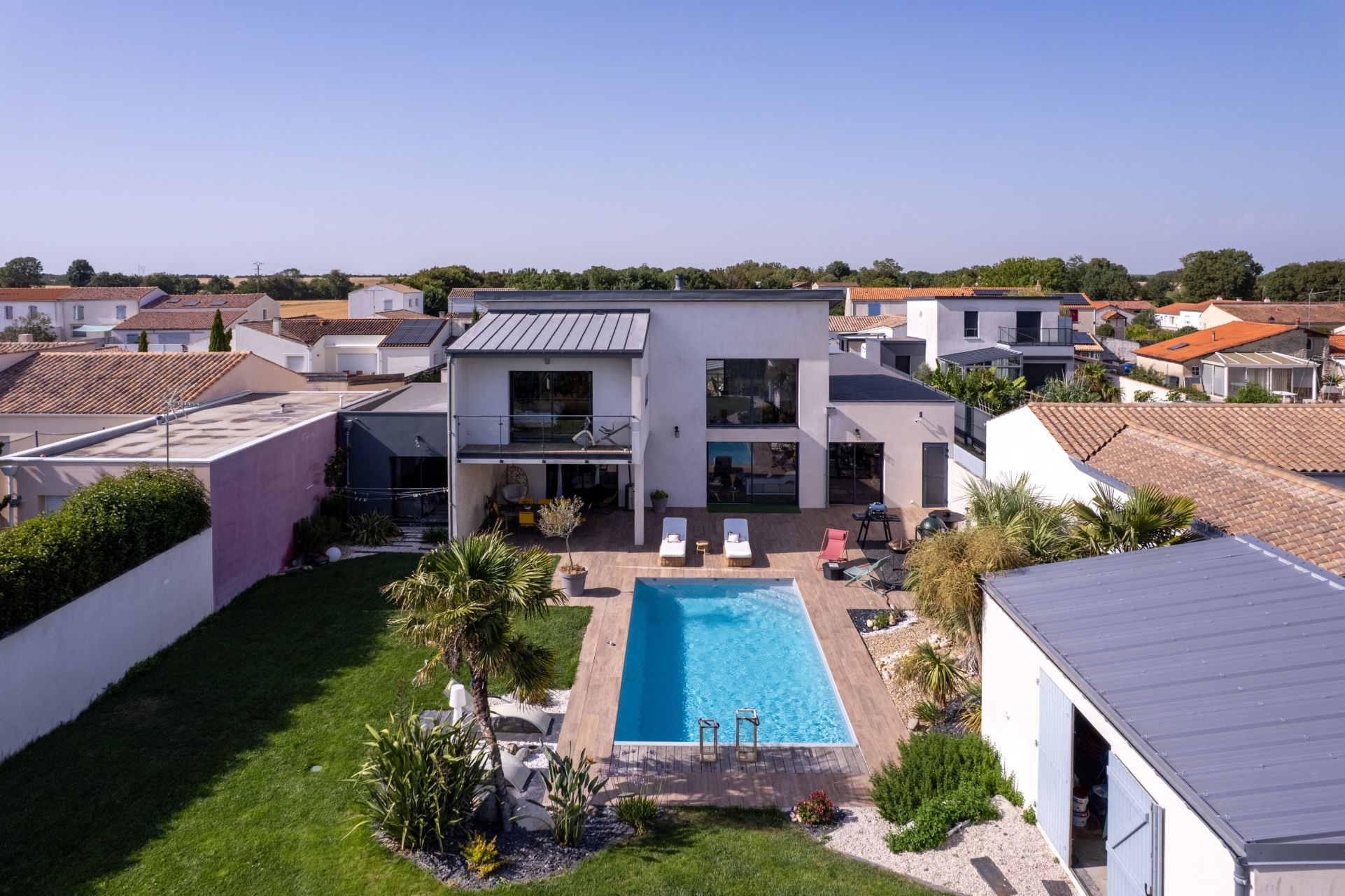 luxury house 10 Rooms for sale on LA ROCHELLE (17000)