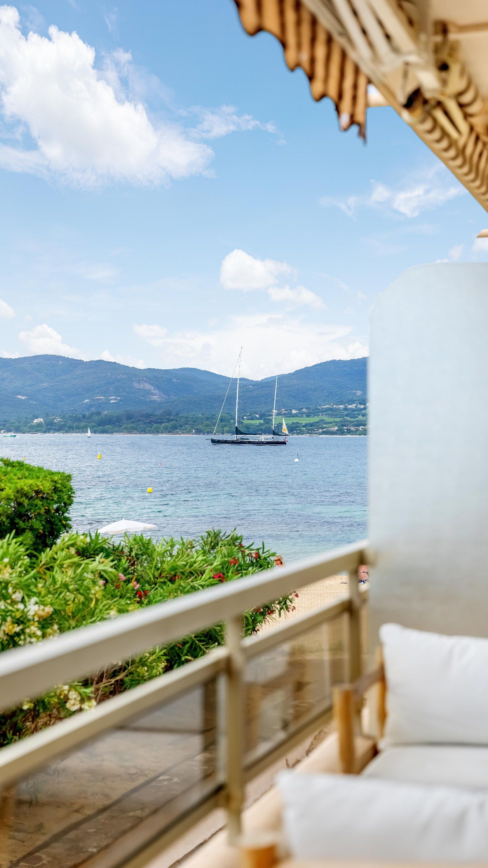 luxury apartment 4 Rooms for sale on ST TROPEZ (83990)