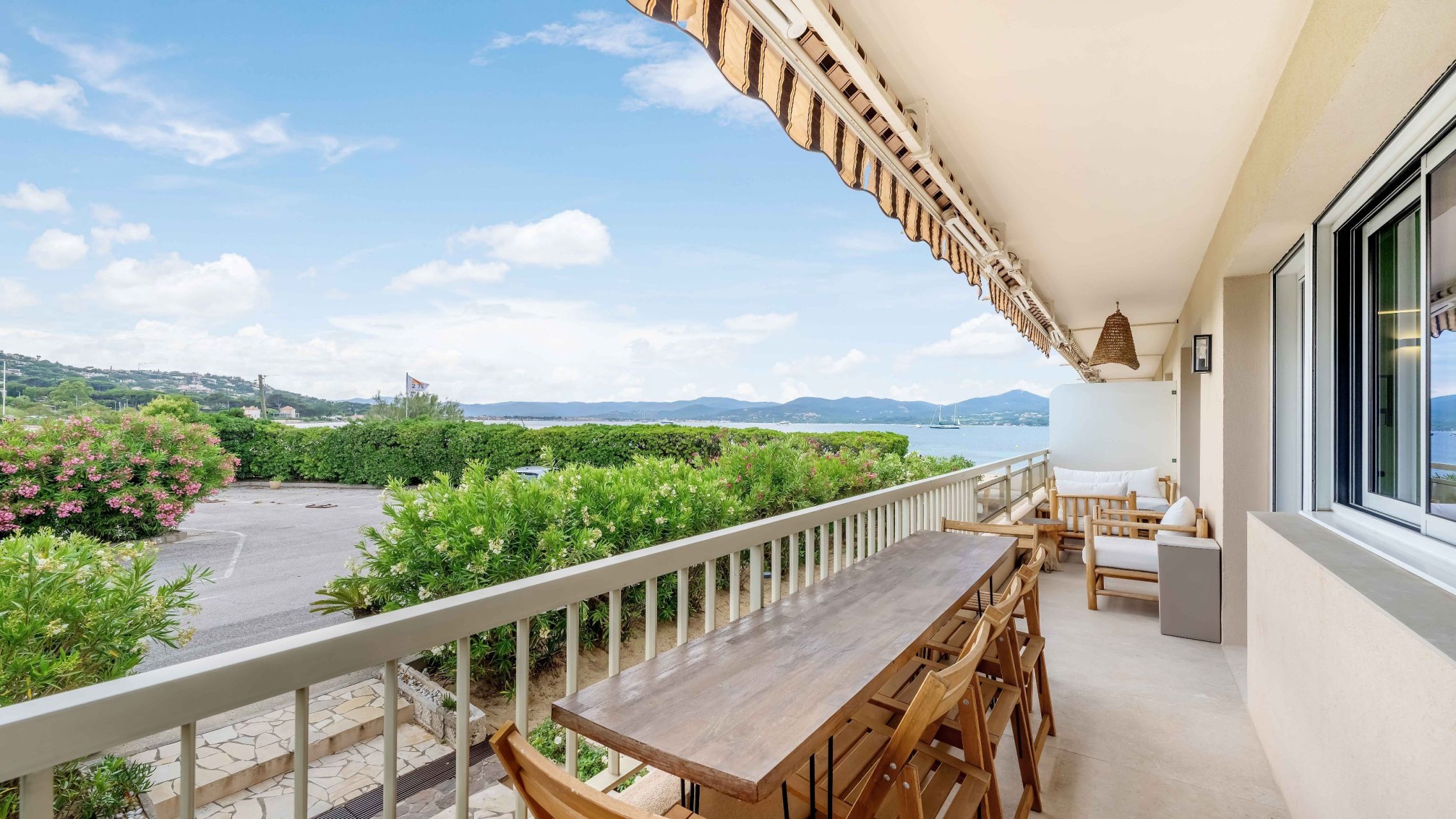 luxury apartment 4 Rooms for sale on ST TROPEZ (83990)