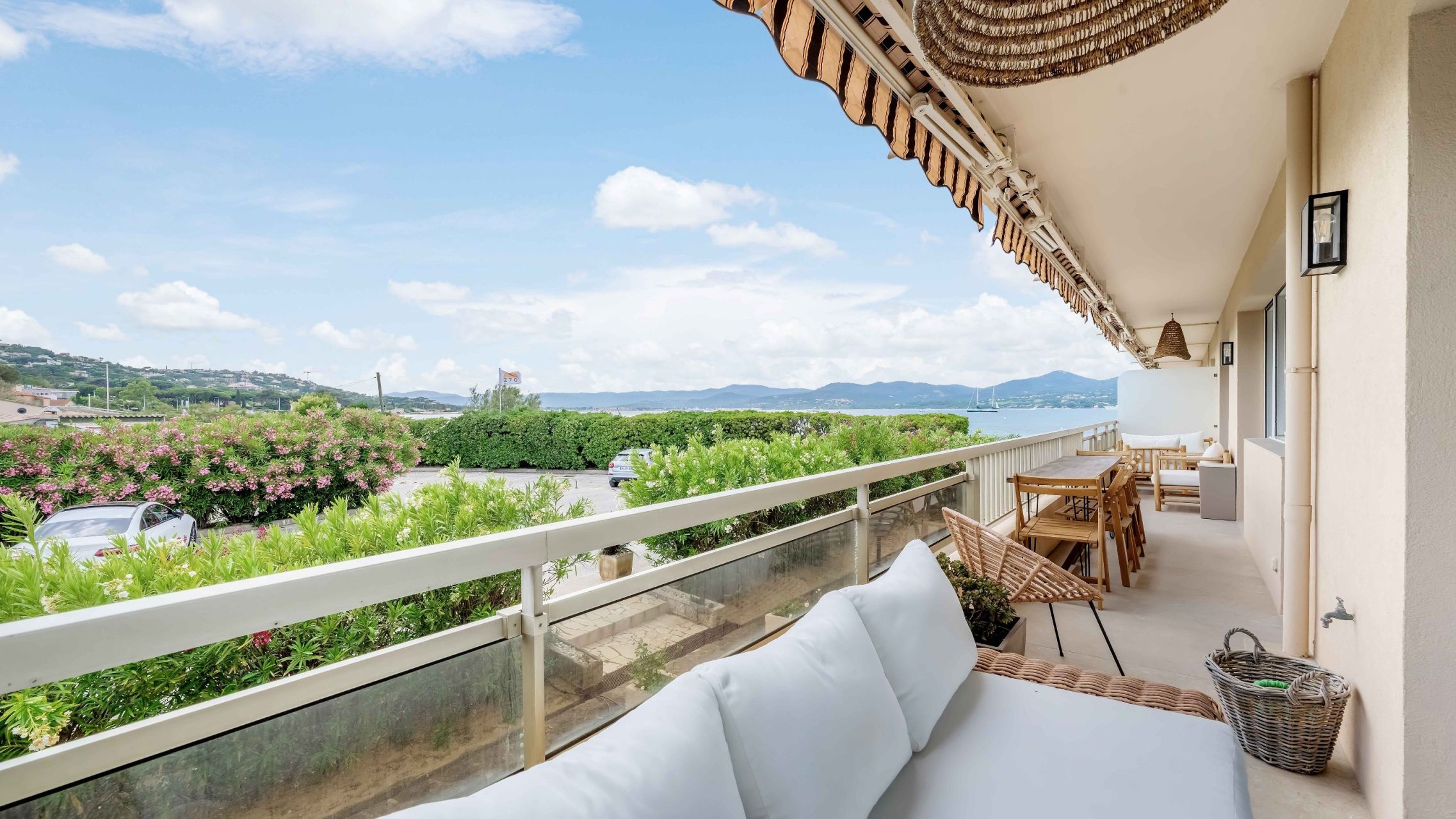 luxury apartment 4 Rooms for sale on ST TROPEZ (83990)