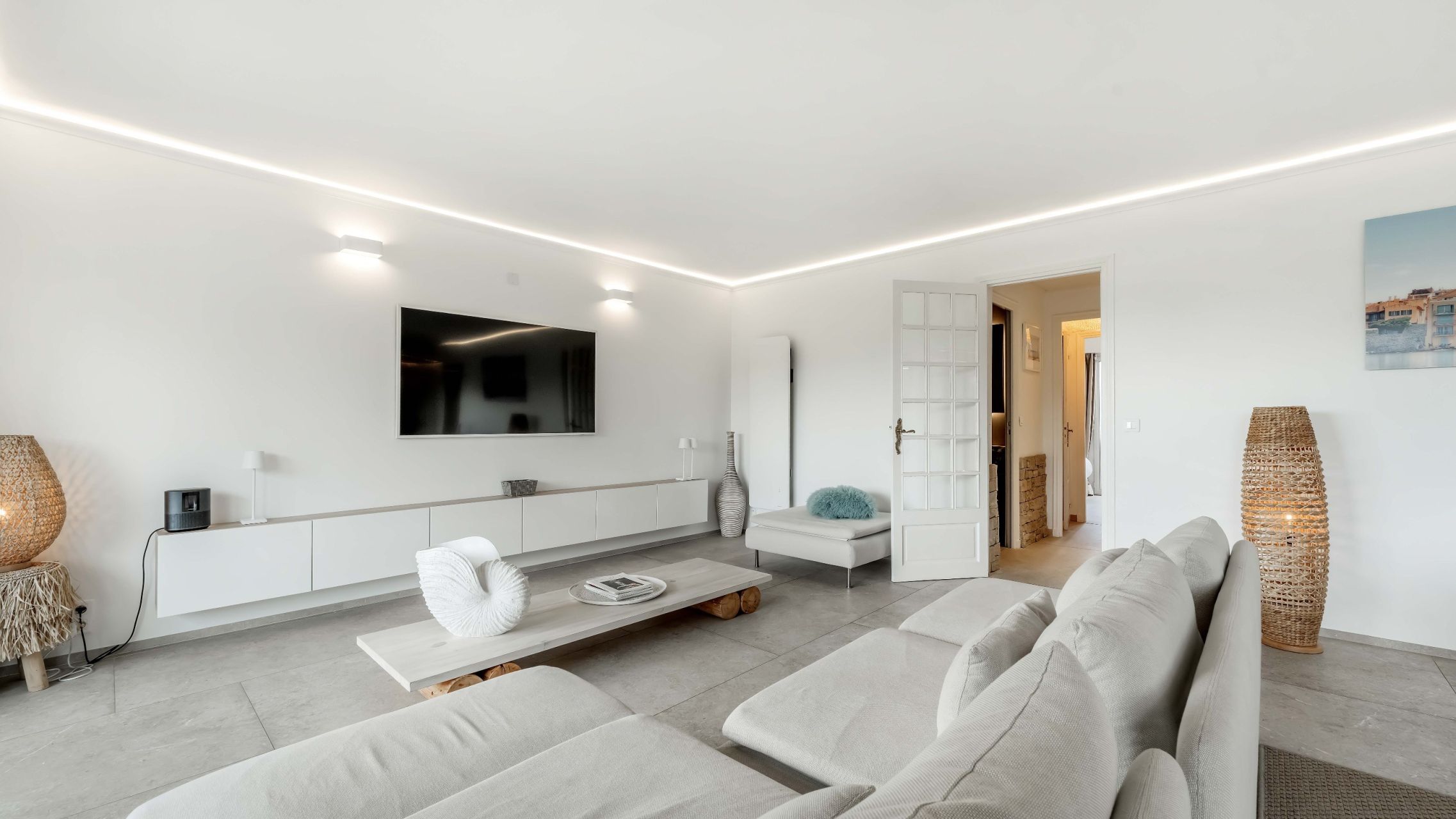 luxury apartment 4 Rooms for sale on ST TROPEZ (83990)