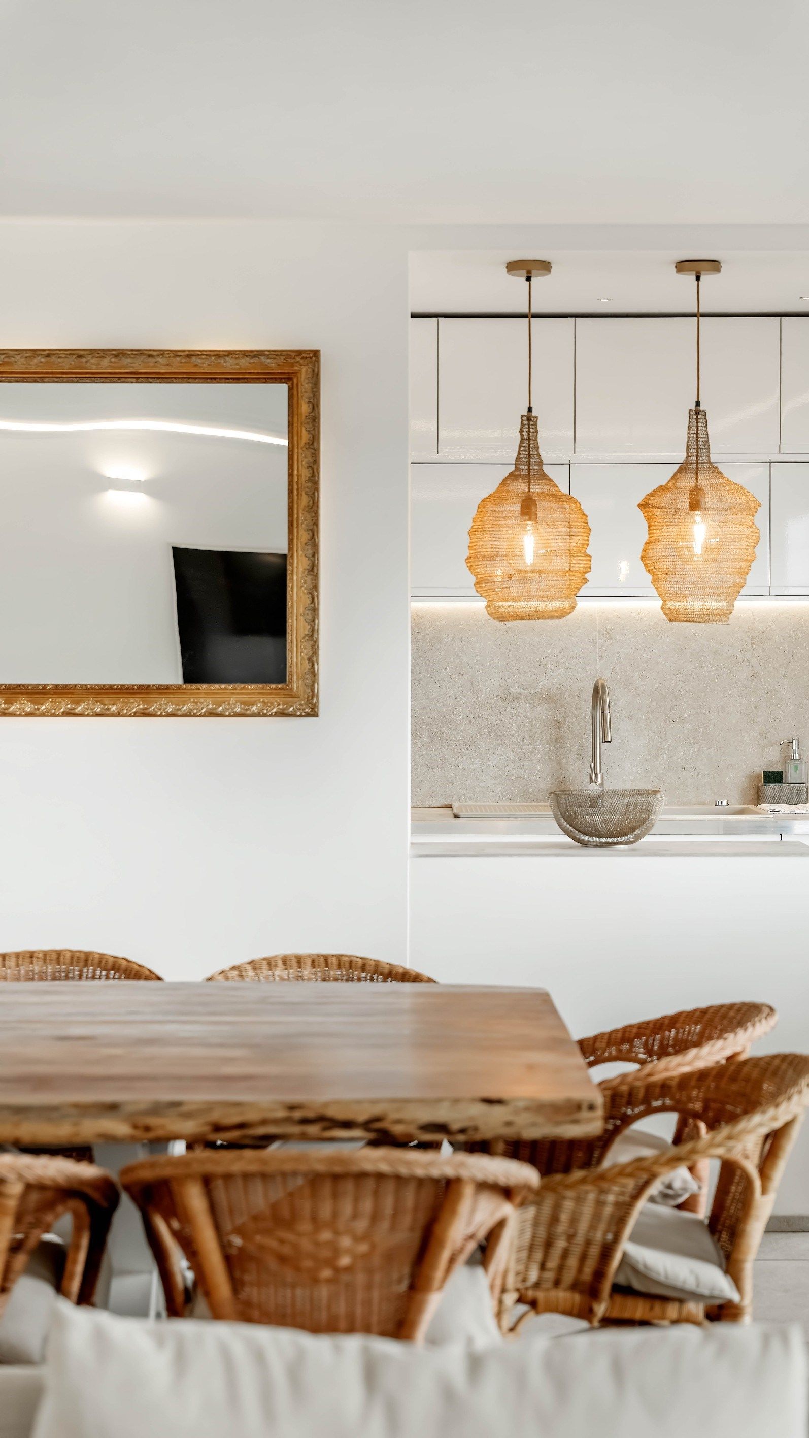 luxury apartment 4 Rooms for sale on ST TROPEZ (83990)