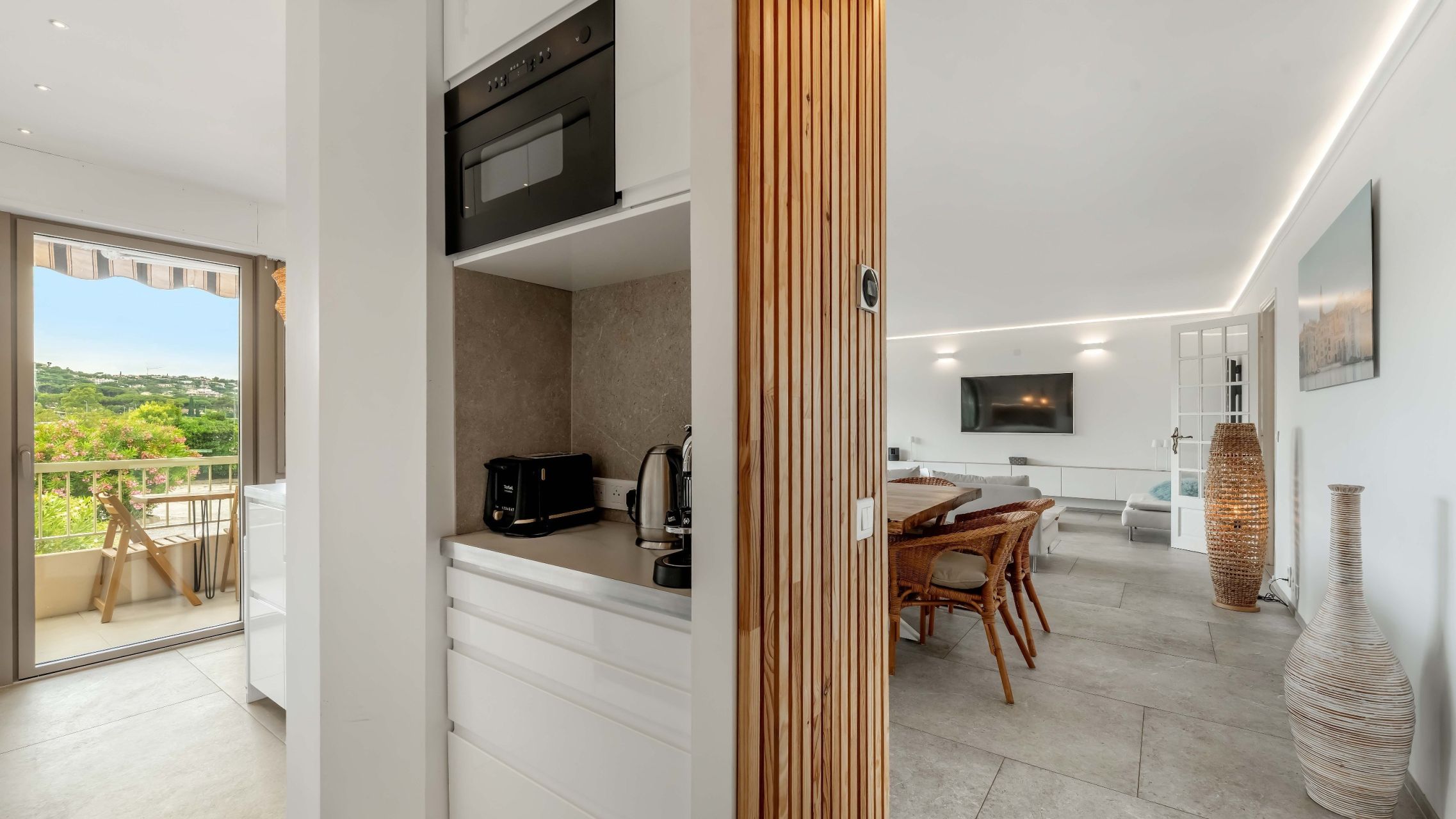 luxury apartment 4 Rooms for sale on ST TROPEZ (83990)