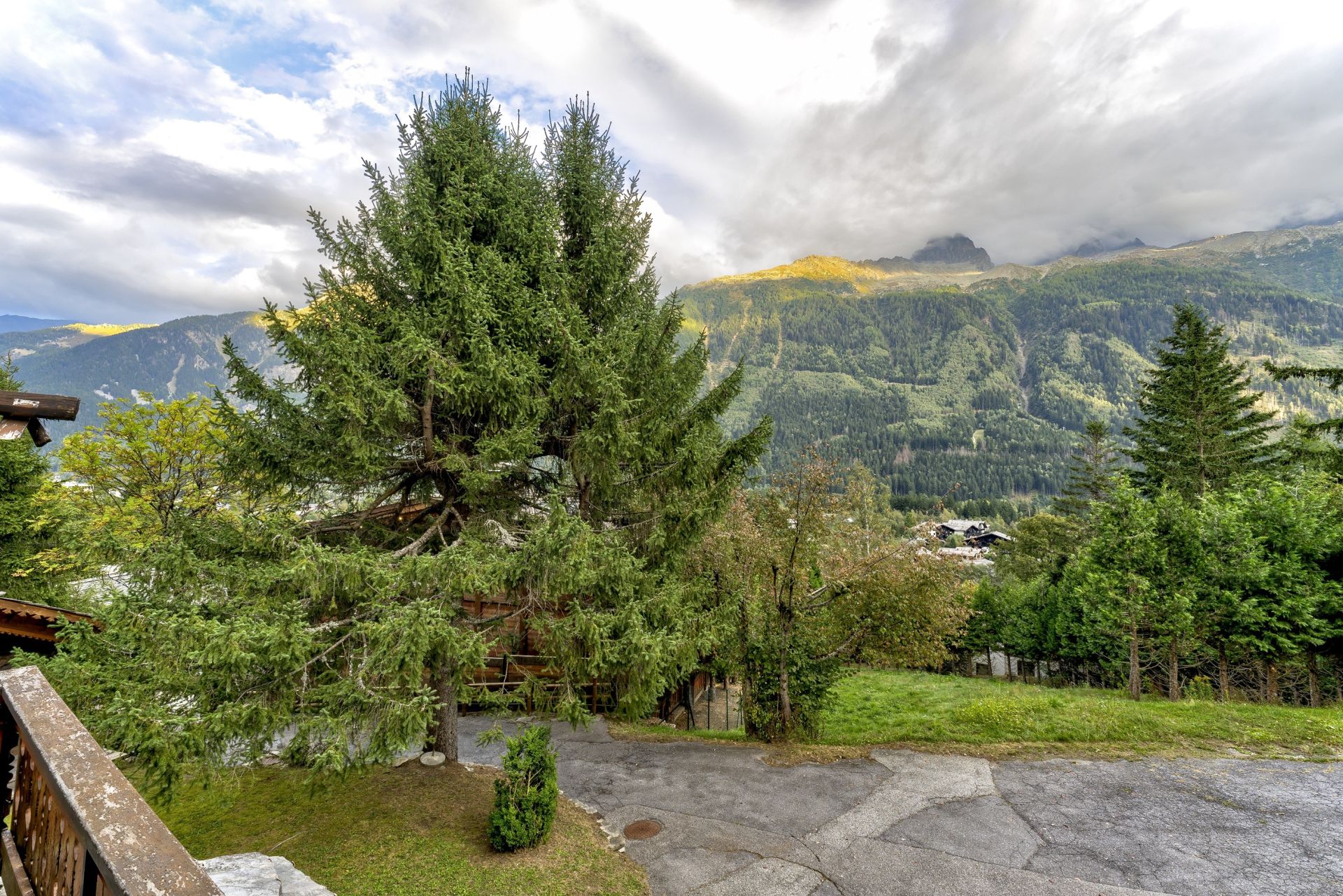 luxury chalet 8 Rooms for sale on CHAMONIX MONT BLANC (74400)