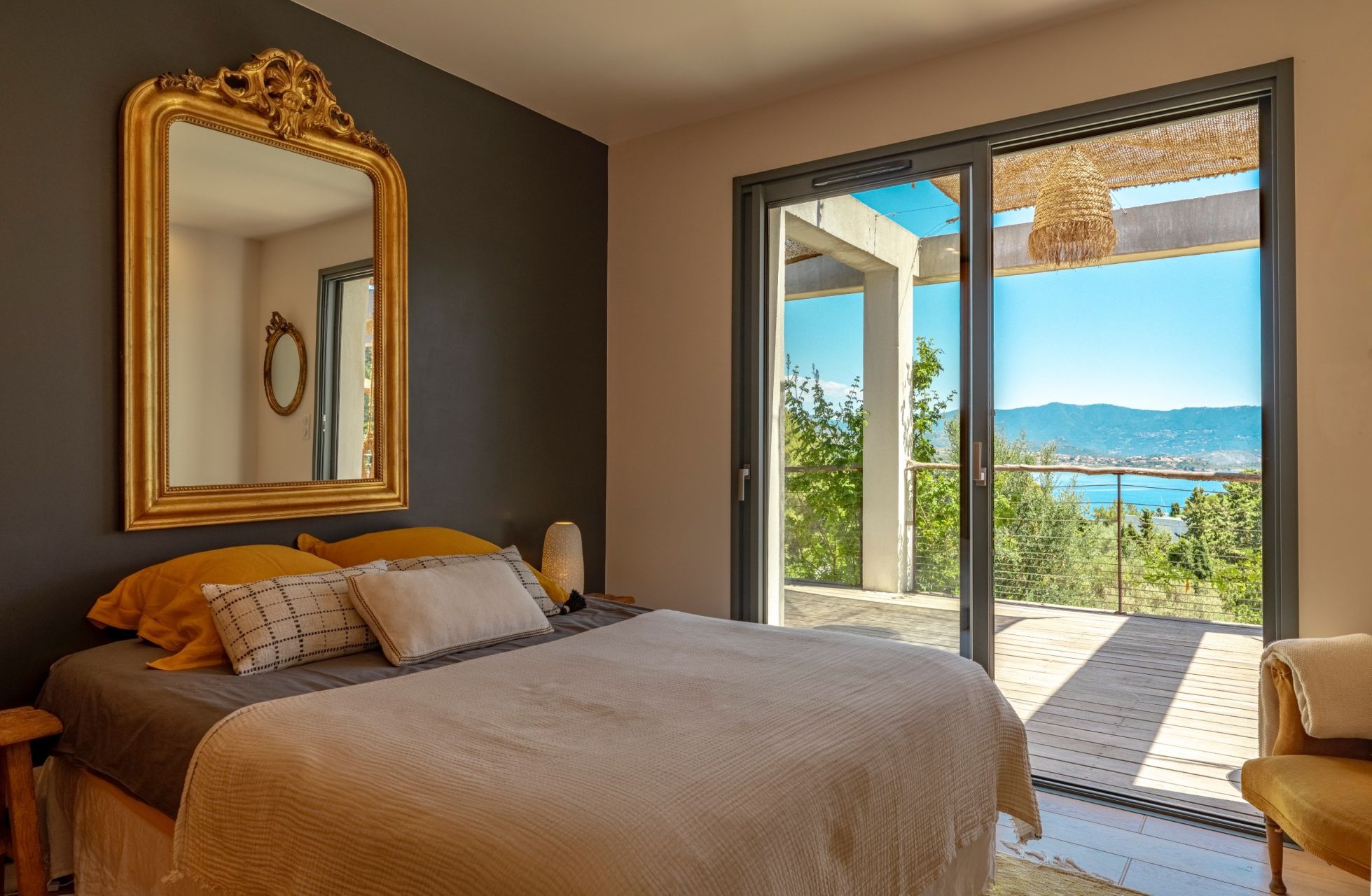 luxury villa 6 Rooms for sale on SAGONE (20118)