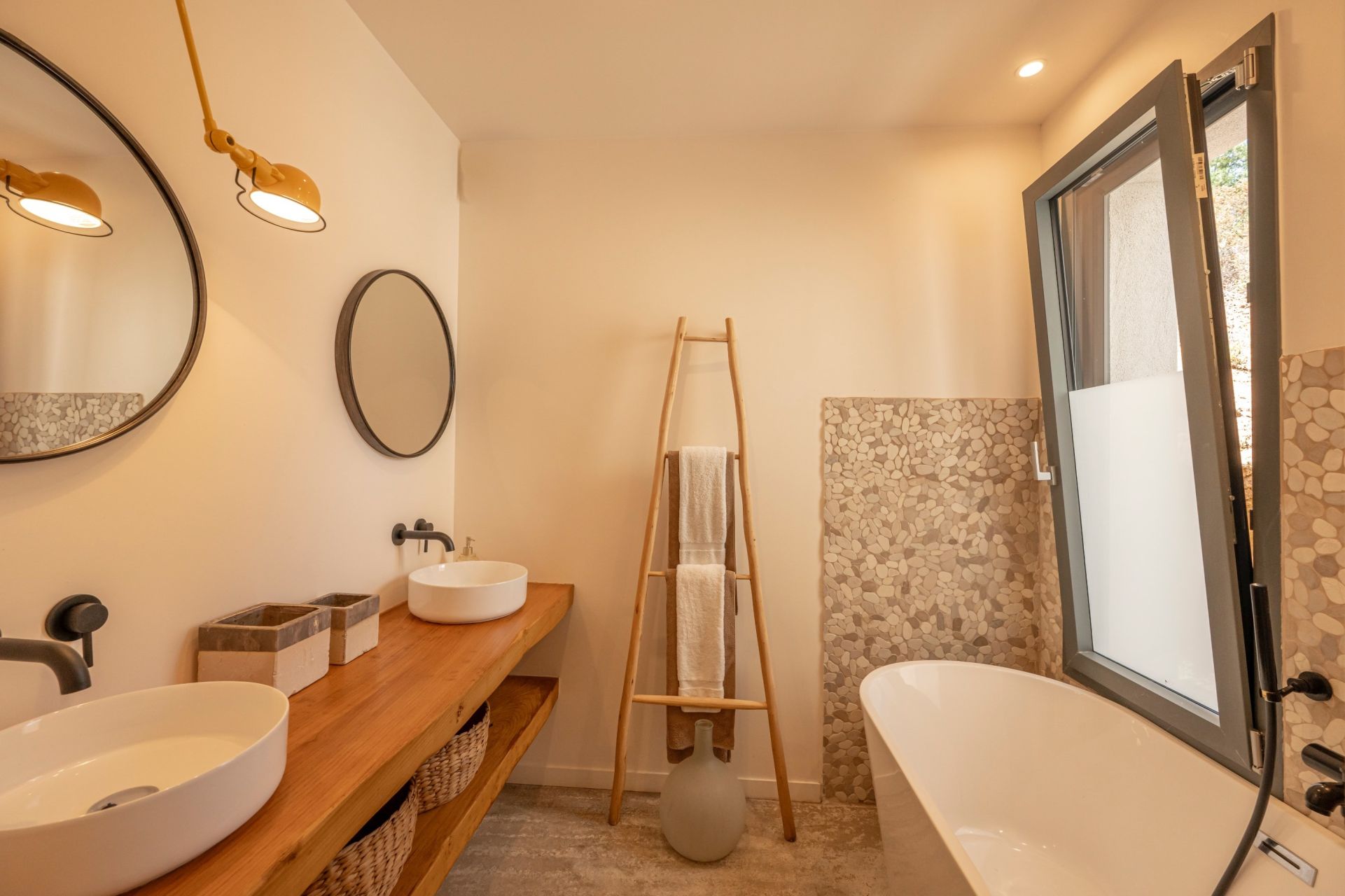 luxury villa 6 Rooms for sale on SAGONE (20118)