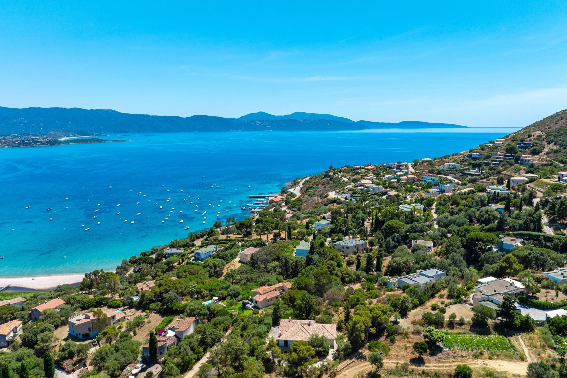 luxury villa 6 Rooms for sale on SAGONE (20118)