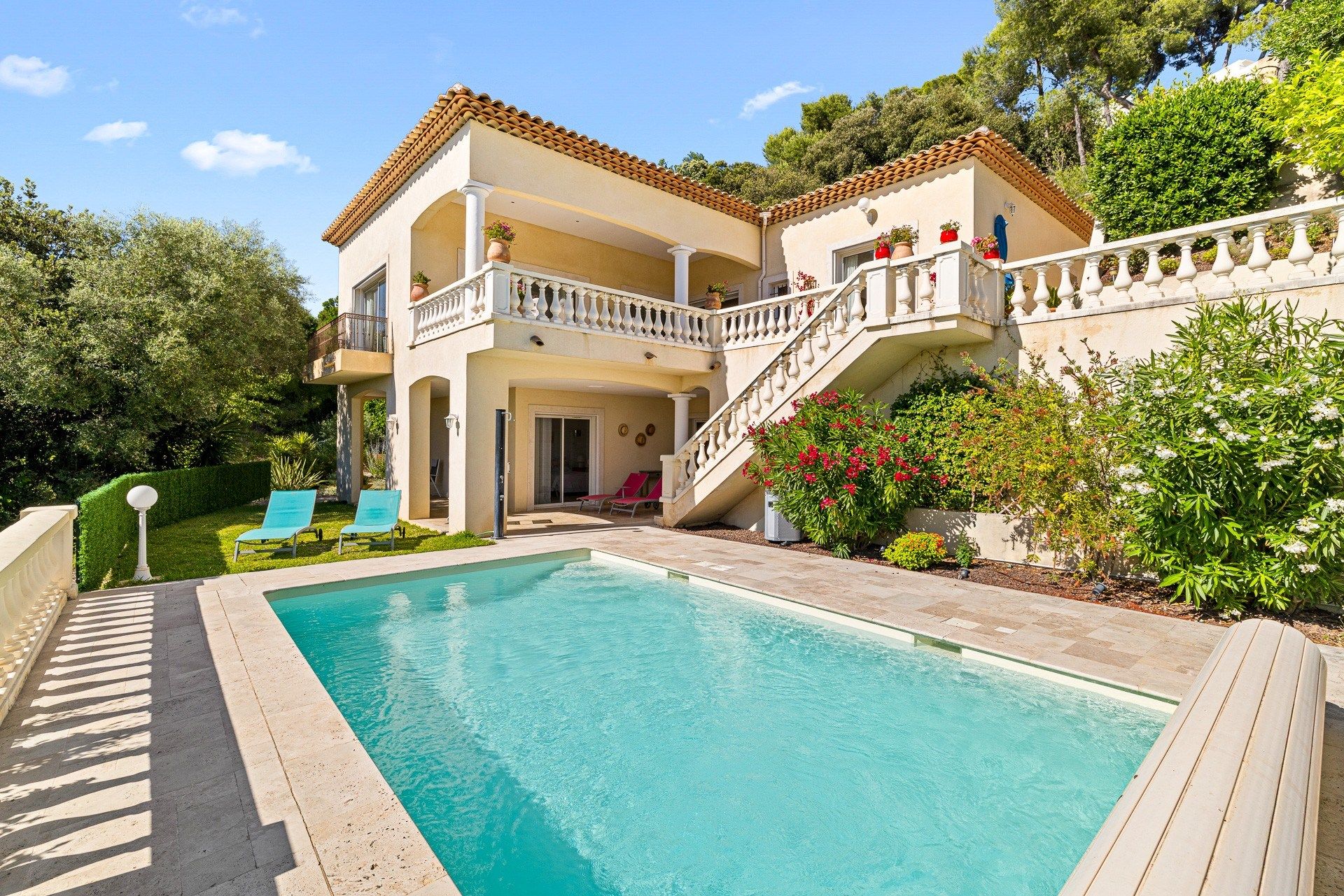 bastide 5 Rooms for sale on CAGNES SUR MER (06800)