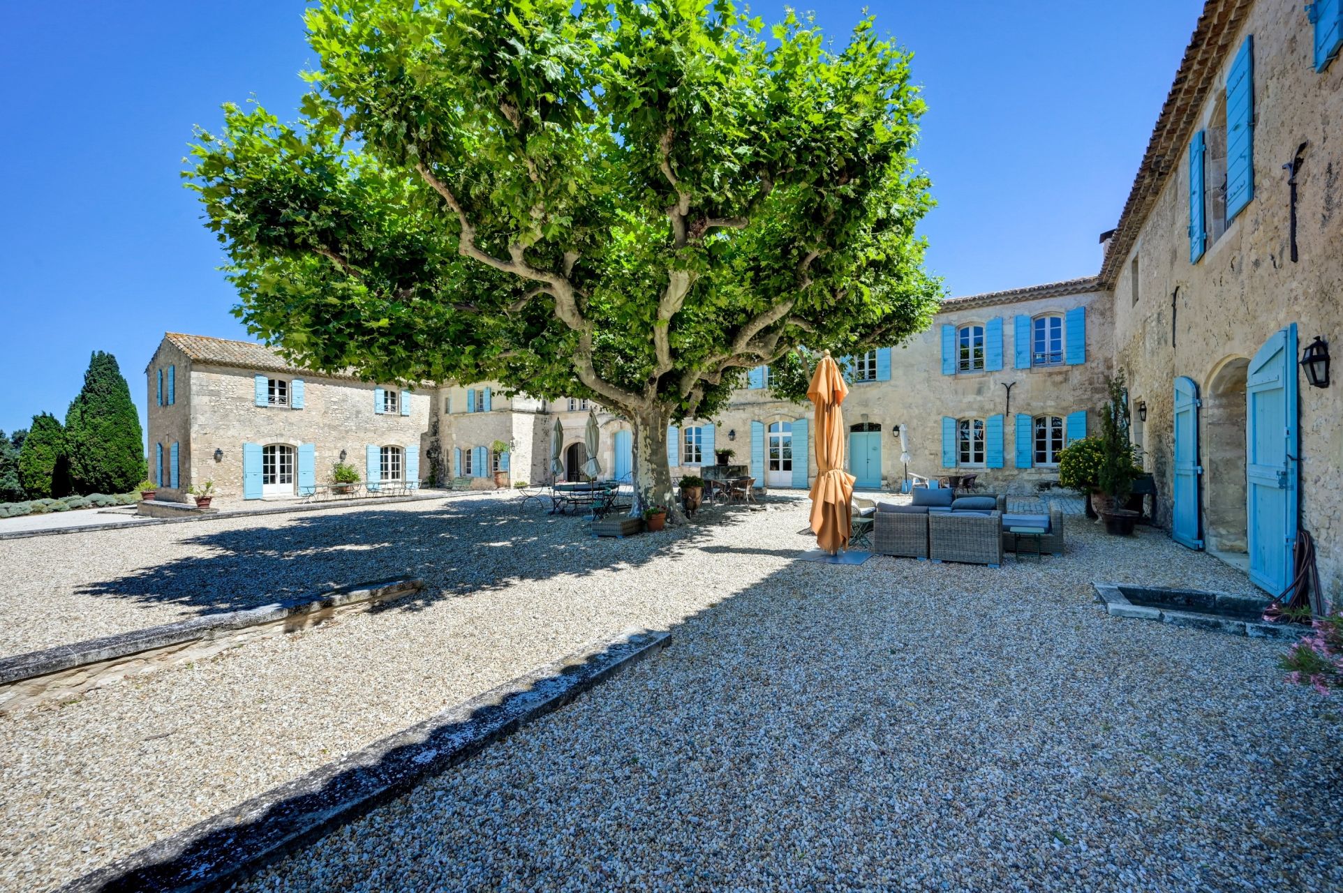 maison de luxe 25 Pièces en vente sur FONTVIEILLE (13990)