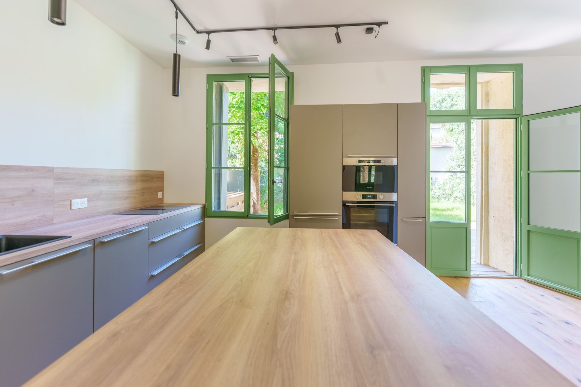 luxury house 6 Rooms for sale on MONTPELLIER (34090)