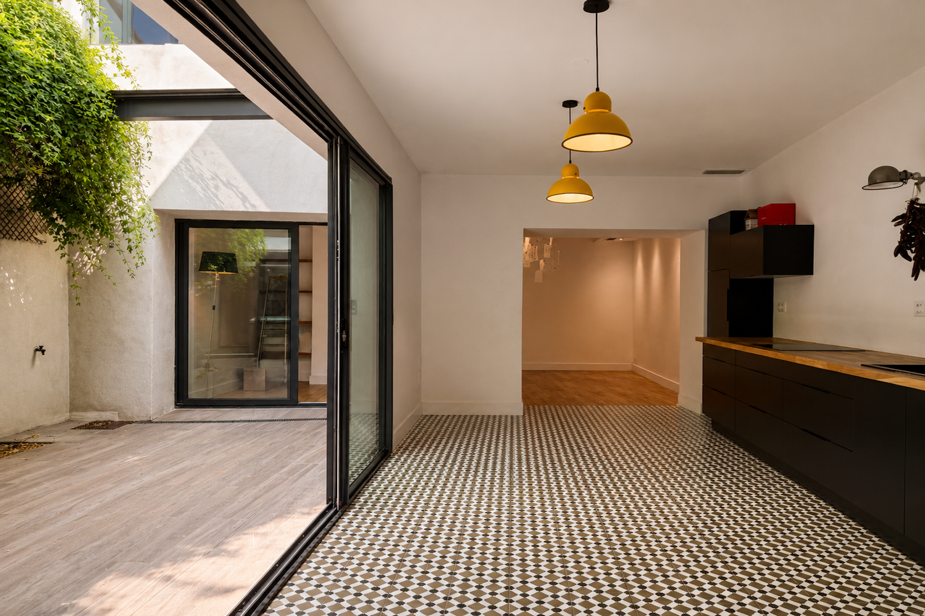 luxury house 7 Rooms for sale on NIMES (30000)