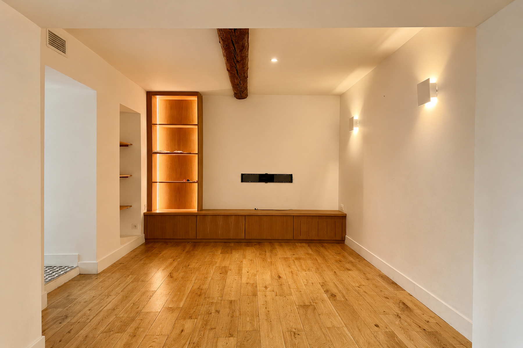 luxury house 7 Rooms for sale on NIMES (30000)