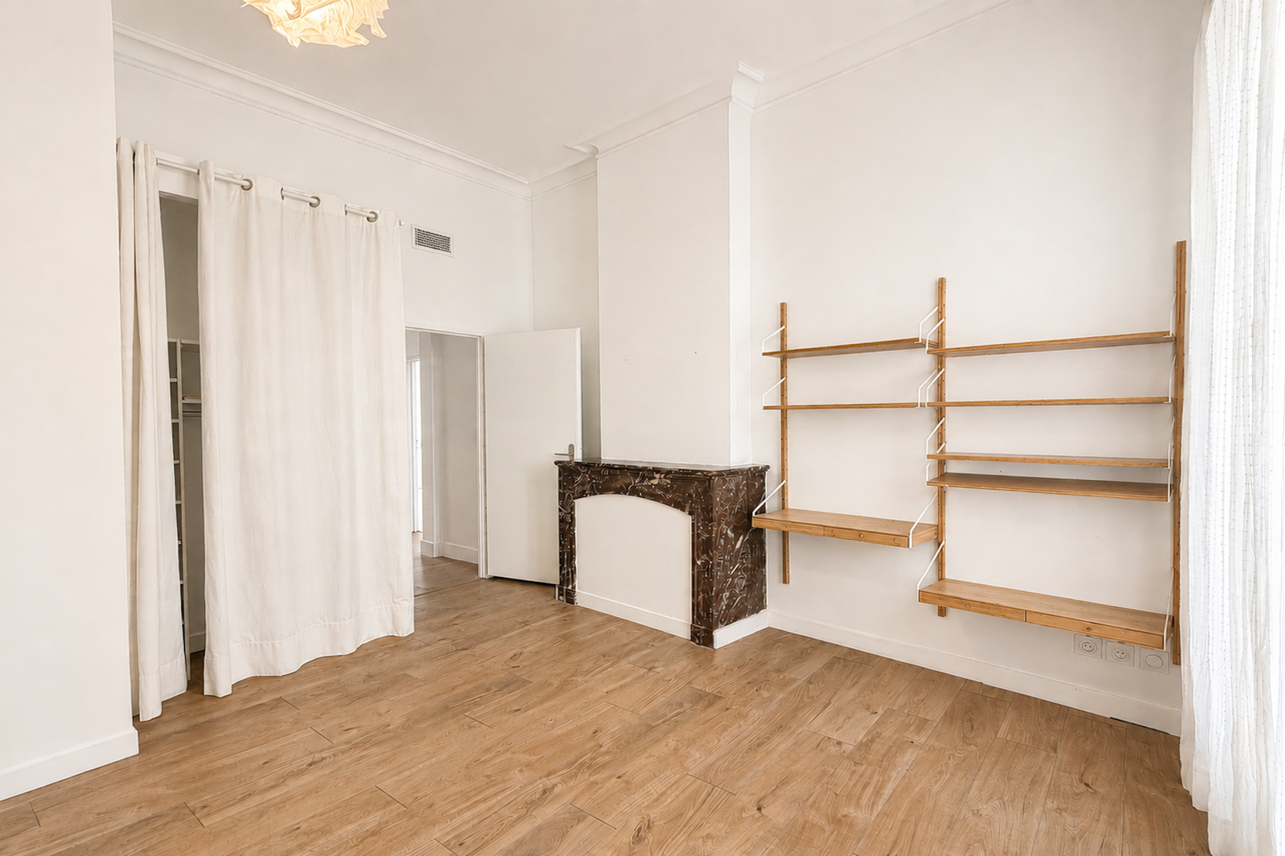 luxury house 7 Rooms for sale on NIMES (30000)