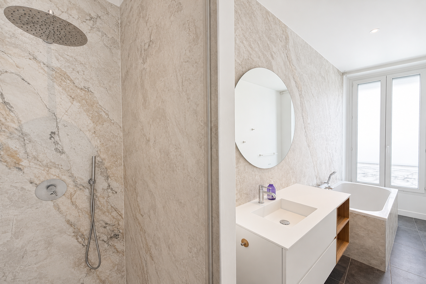 luxury house 7 Rooms for sale on NIMES (30000)