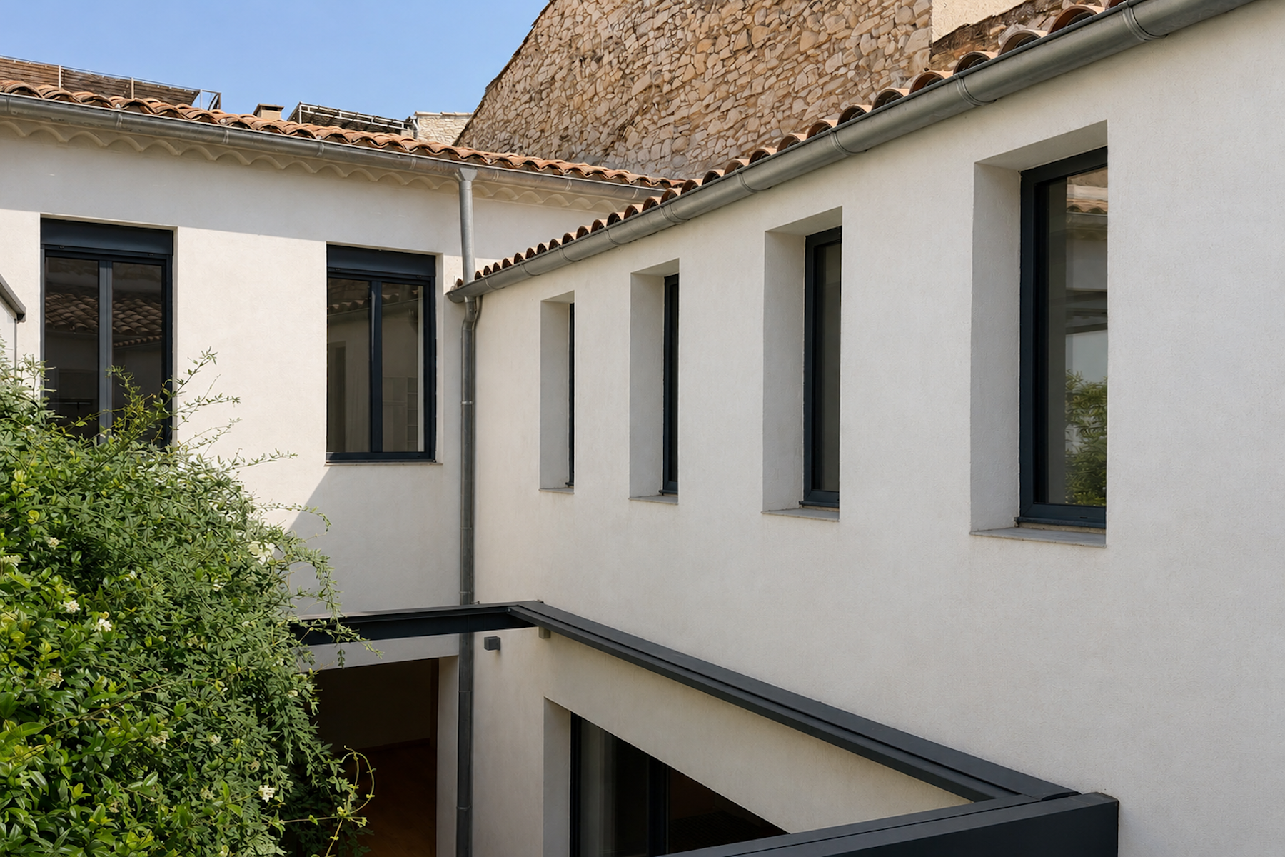 luxury house 7 Rooms for sale on NIMES (30000)