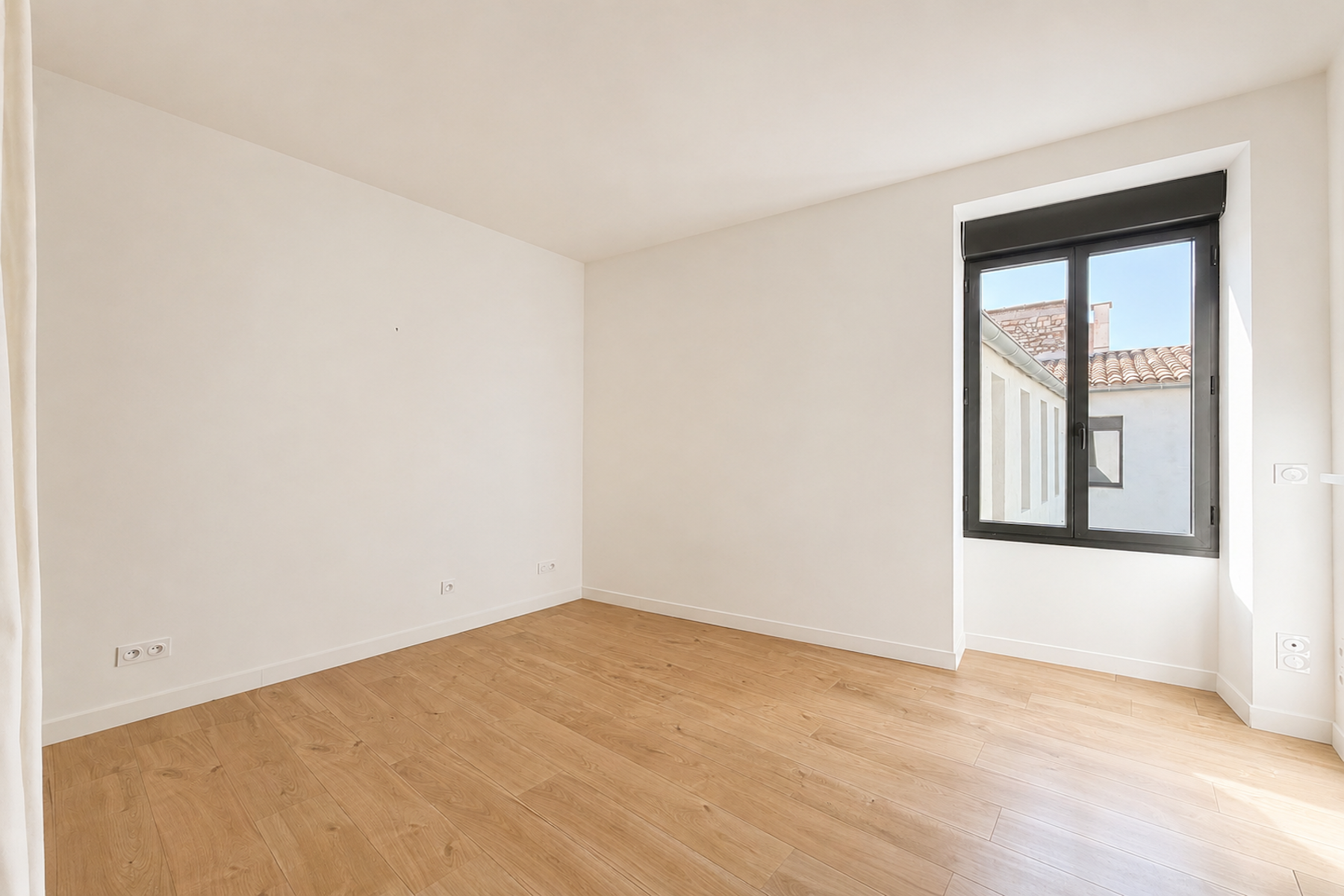 luxury house 7 Rooms for sale on NIMES (30000)