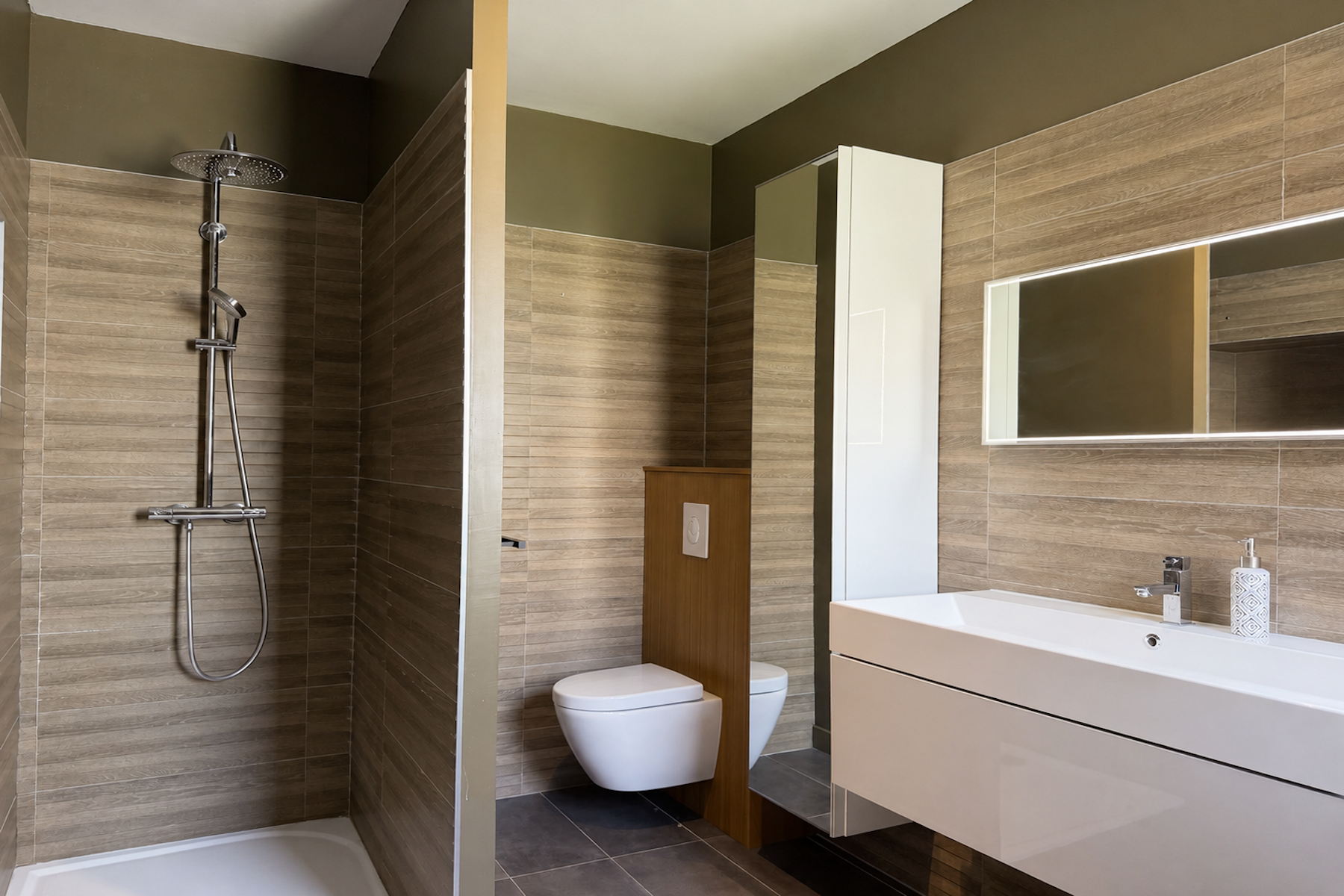 luxury house 7 Rooms for sale on NIMES (30000)