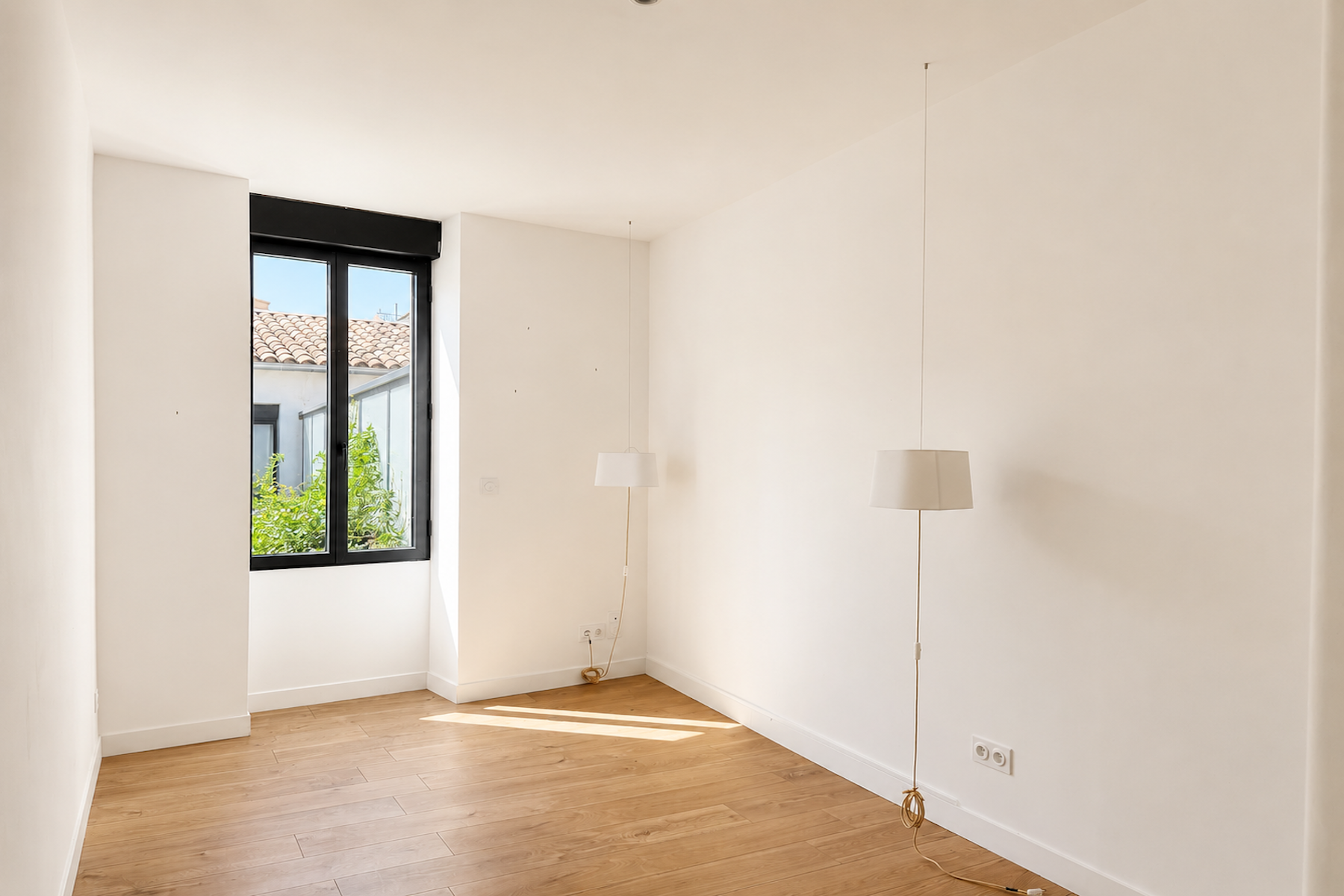 luxury house 7 Rooms for sale on NIMES (30000)