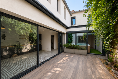 Sale Luxury house Nîmes 7&nbsp;Rooms 243&nbsp;m²